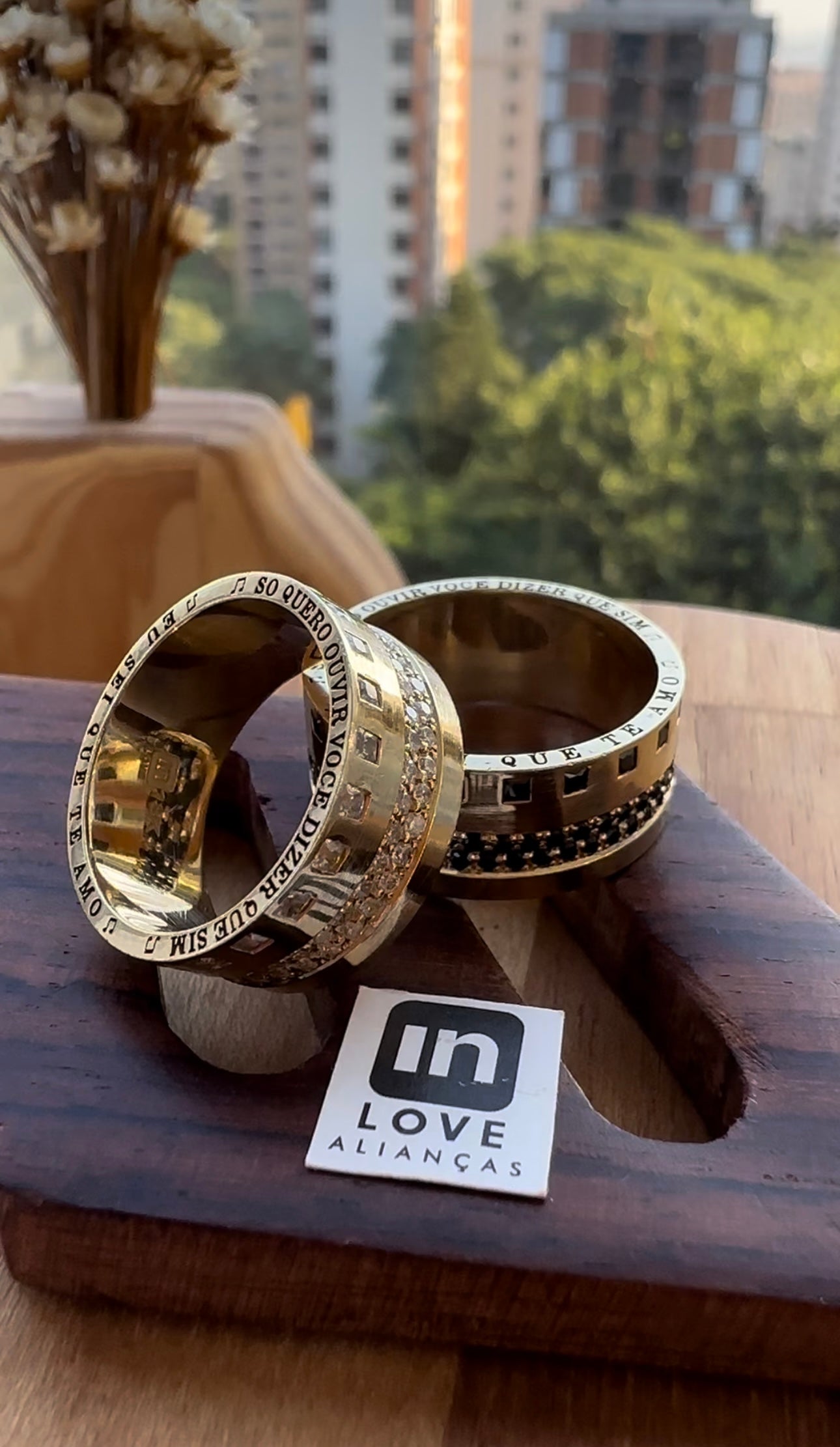 Aliança de Casamento em Ouro 18k - Modelo Eu Sei Que Te Amo | 10mm | 12x R$2.194,16