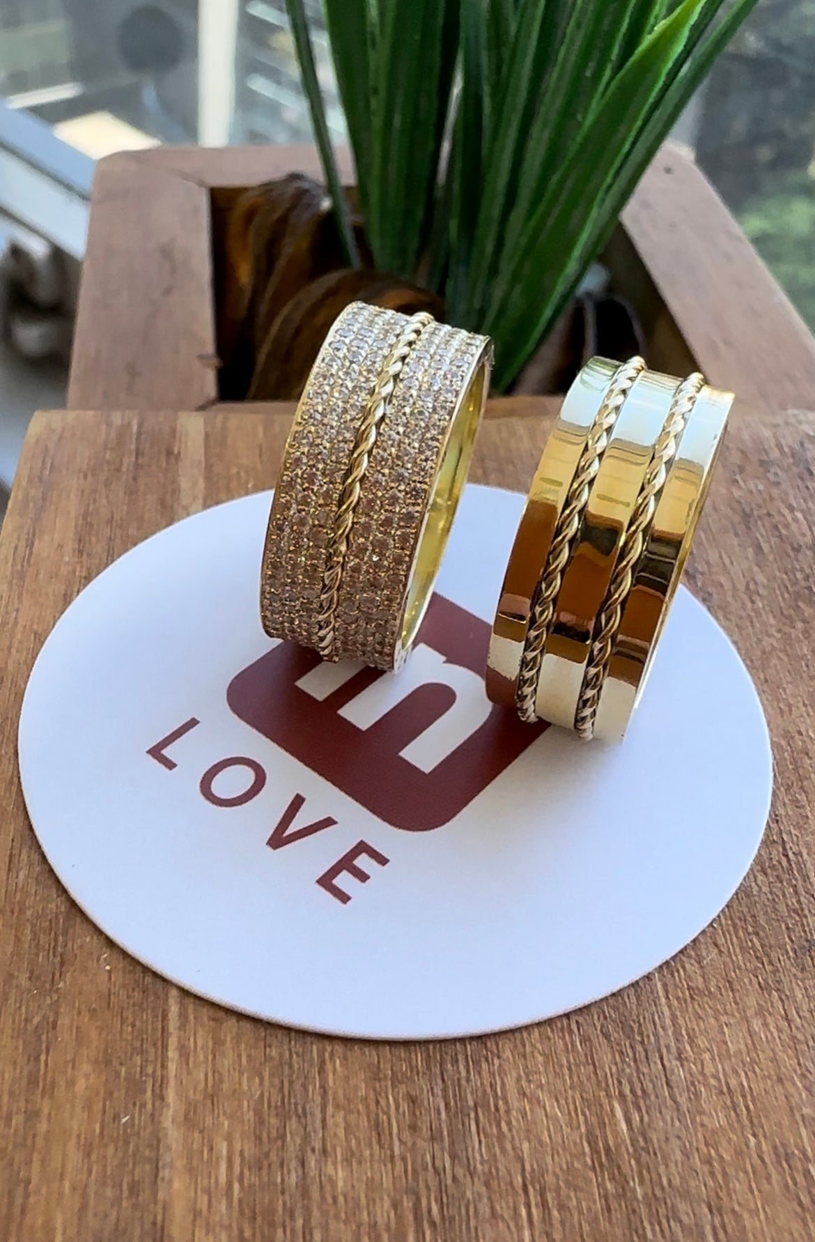 Alianças de Casamento em Ouro 18k - Modelo Meu Abrigo | 8mm | 12x R$1.249