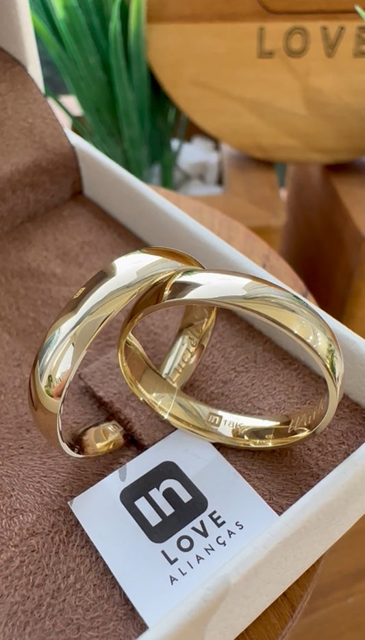 Alianças de Casamento em Ouro 18k - Modelo Tradicional | 4mm | 12x R$599