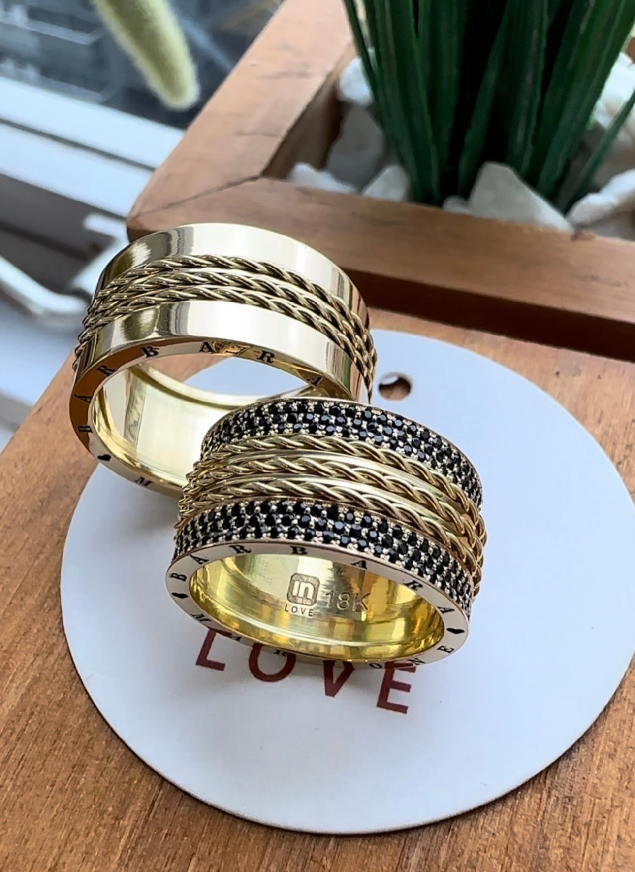 Alianças de Casamento em Ouro 18k - Modelo Esse Amor | 10mm | 12x R$1.915