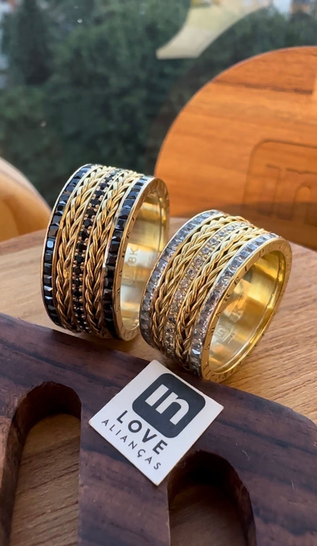 Alianças de Casamento em Ouro 18k - Modelo Paixão | 10mm | 12x R$2.166