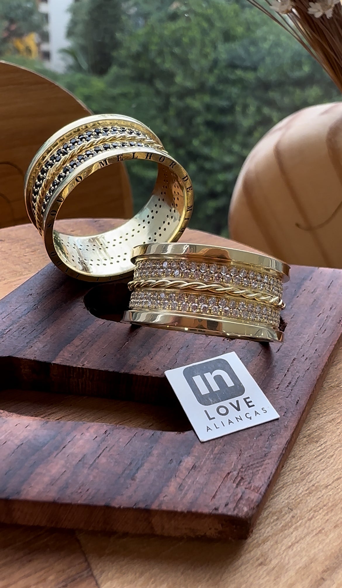 Alianças de Casamento em Ouro 18k - Modelo Desejo | 10mm | 12x R$1.249.1