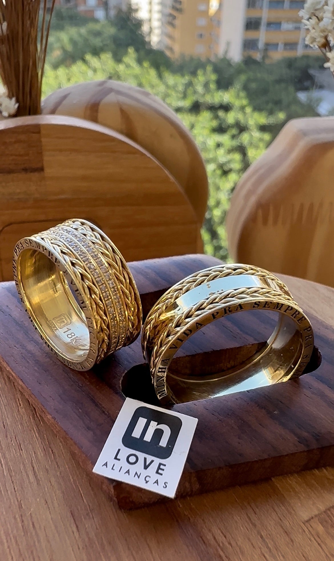 Alianças de Casamento em Ouro 18k - Modelo Pra Sempre | 8mm | 12x R$1.453,33