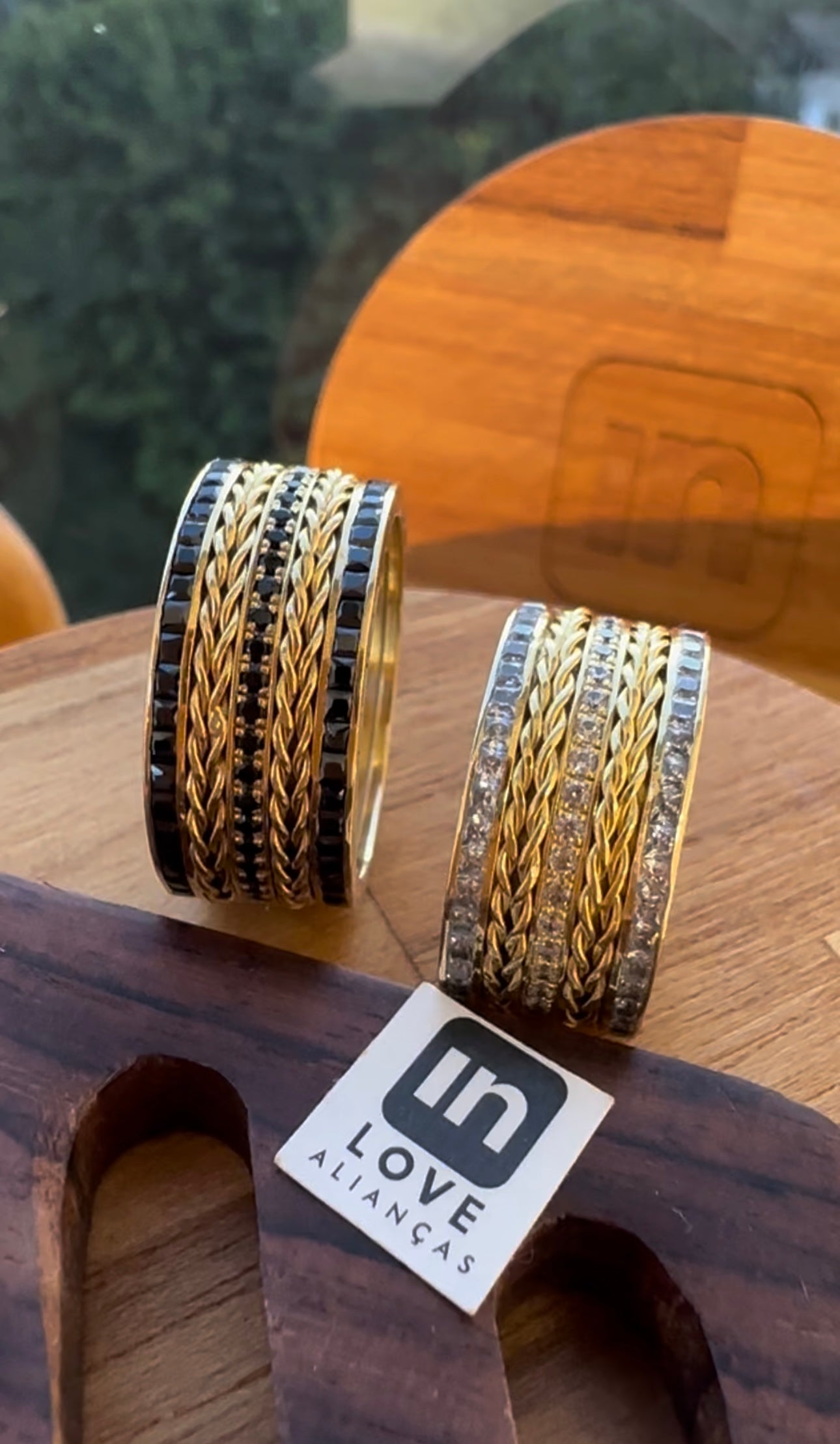 Alianças de Casamento em Ouro 18k - Modelo Paixão | 10mm | 12x R$2.166