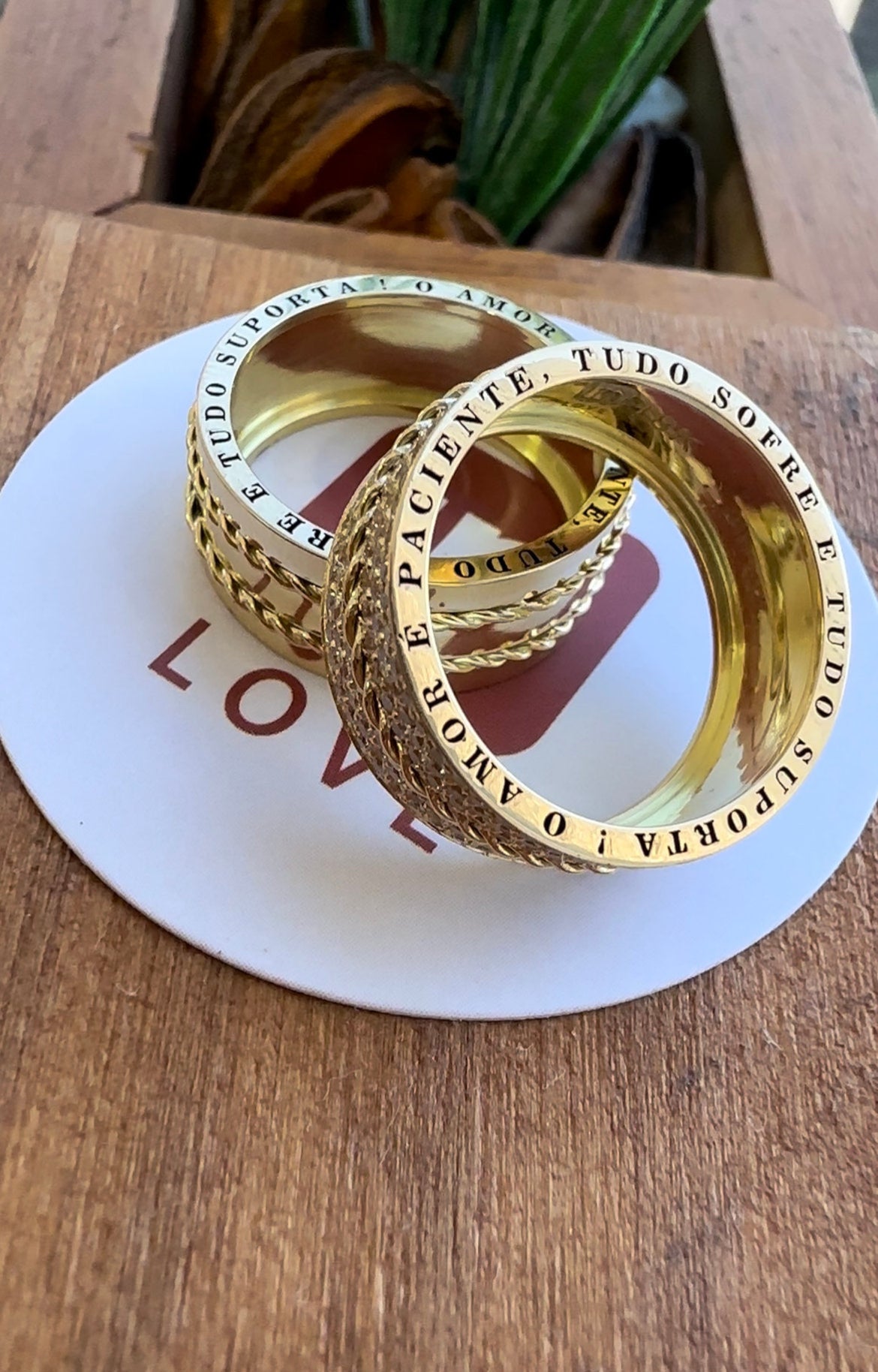 Alianças de Casamento em Ouro 18k - Modelo Meu Abrigo | 8mm | 12x R$1.249