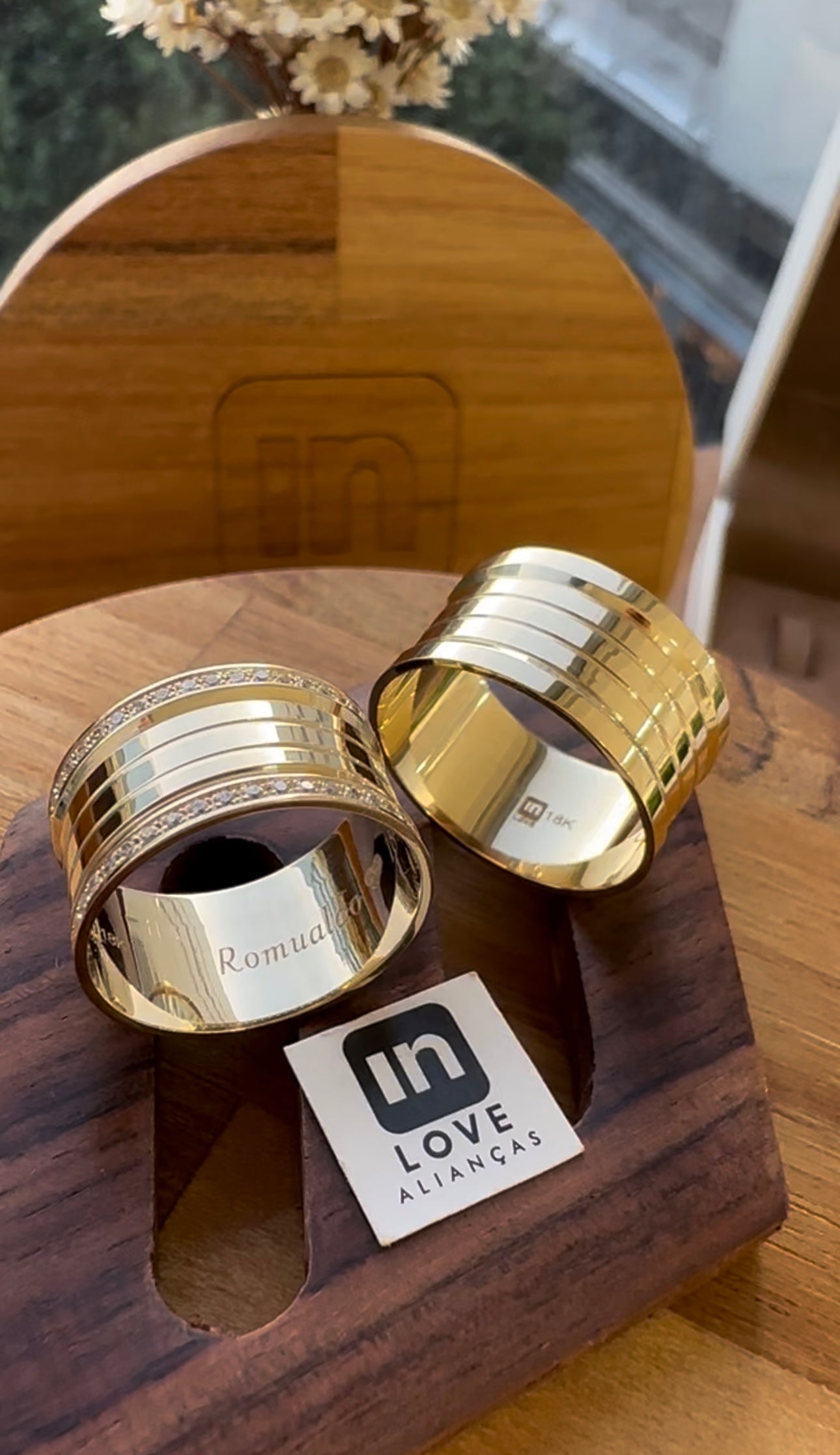 Alianças de Casamento em Ouro 18k - Modelo Paraíso | 10mm | 12x R$865