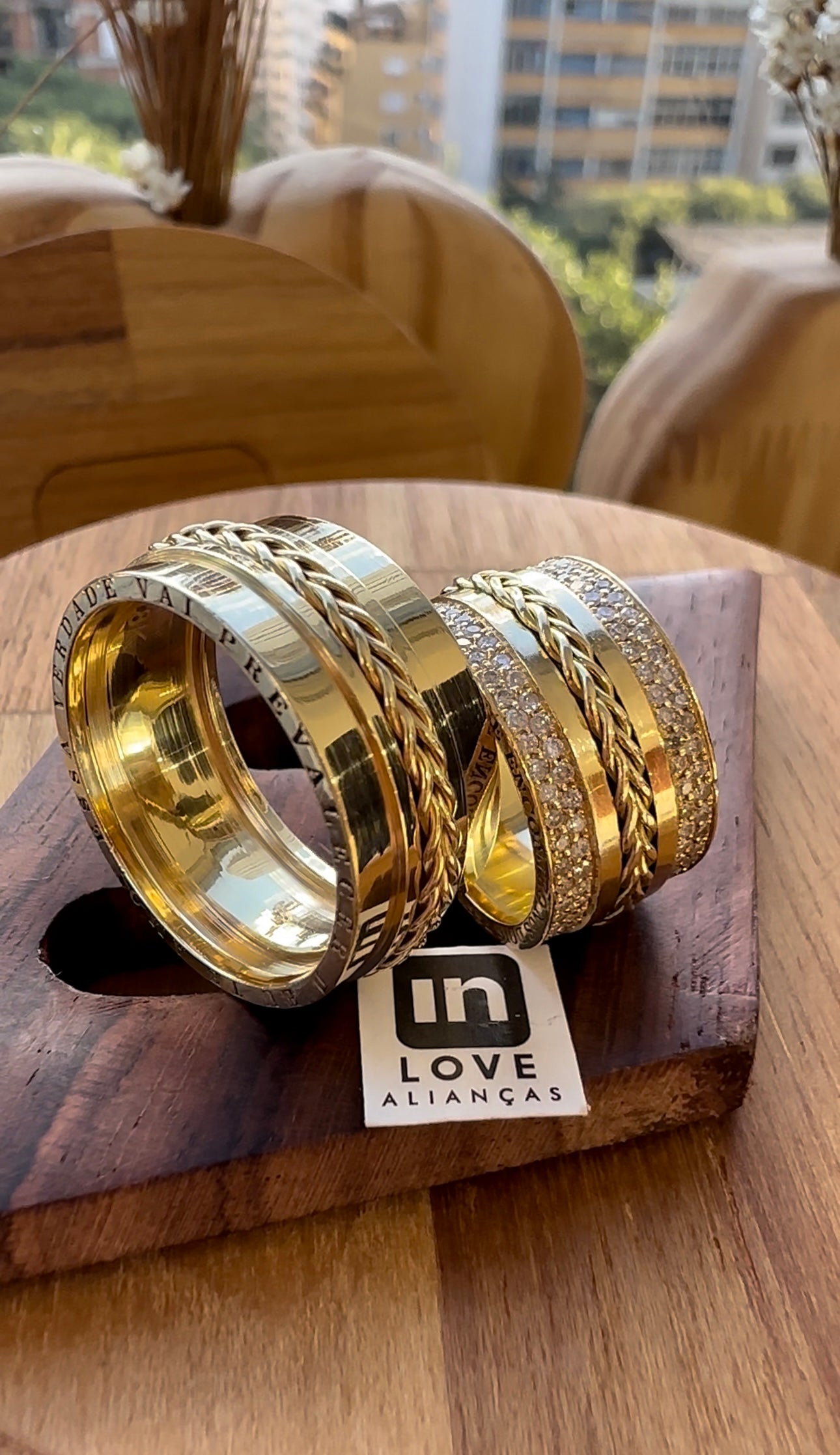 Alianças de Casamento em Ouro 18k - Modelo Sonho Meu | 10mm | 12x R$1.890