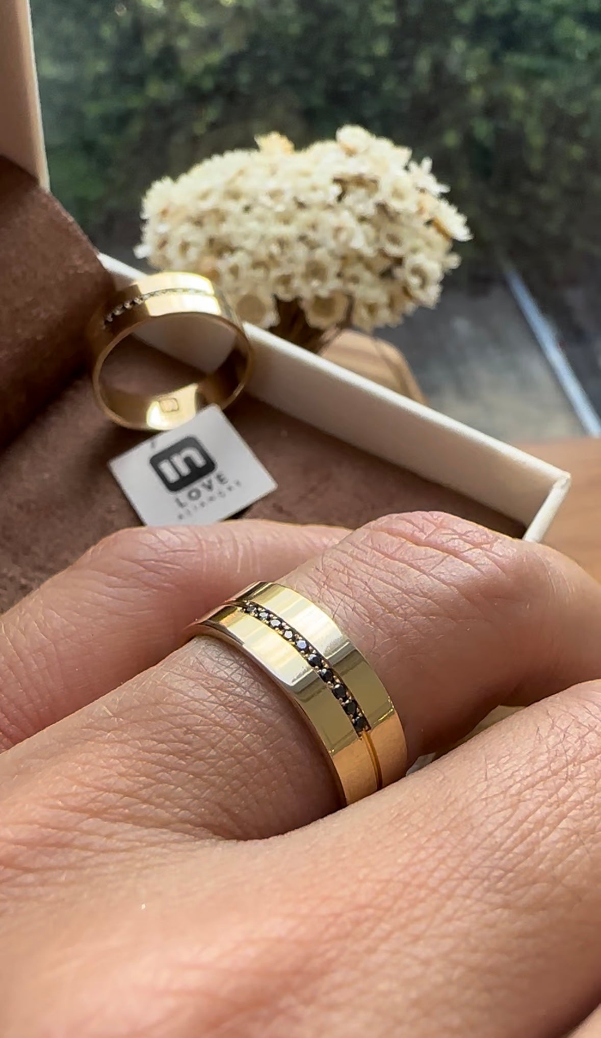 Alianças de Casamento em Ouro 18k - Modelo Segredos | 6mm | 12x R$466,66