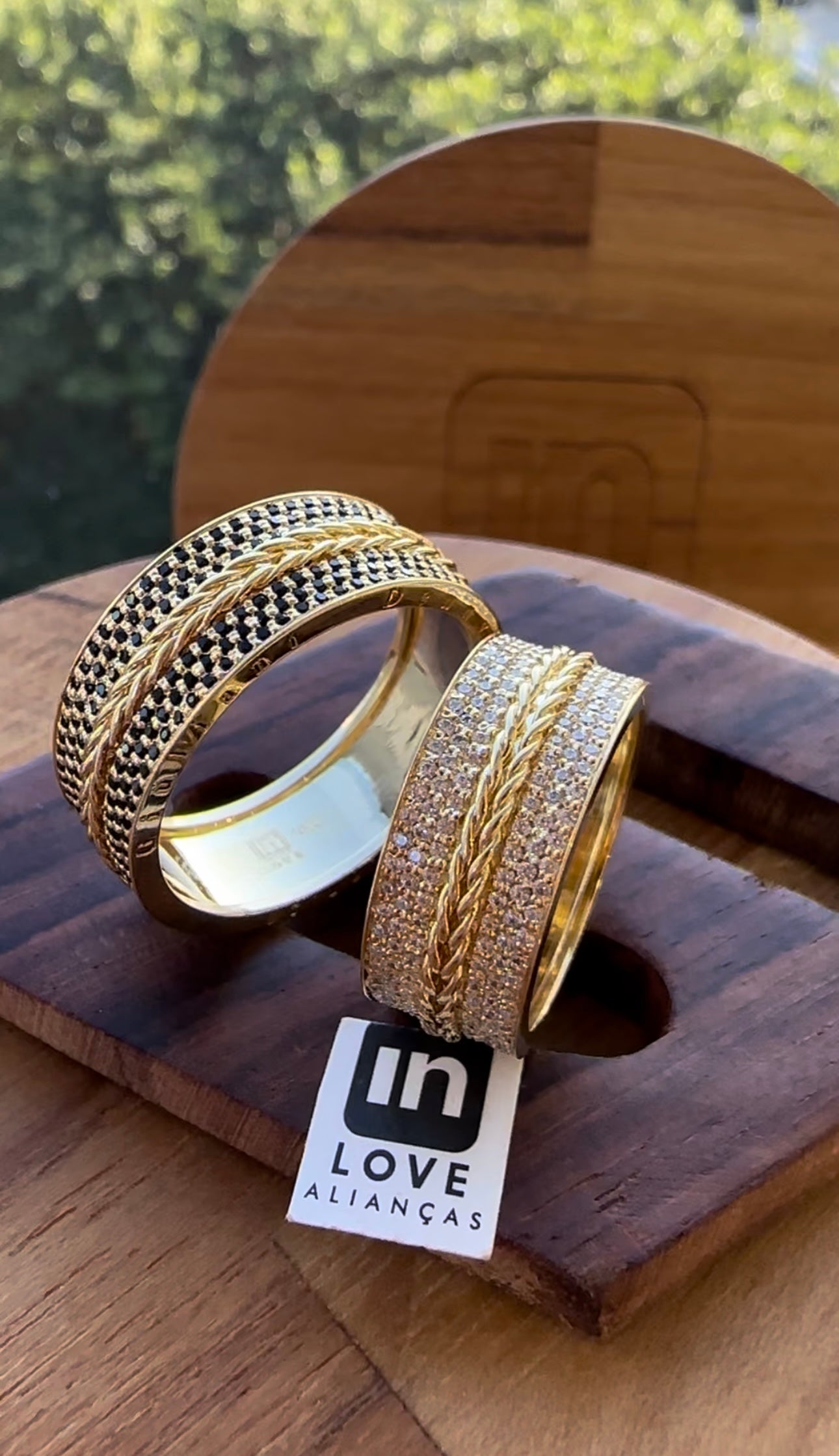 Alianças de Casamento em Ouro 18k - Modelo Eternity| 8mm | 12x R$1.333