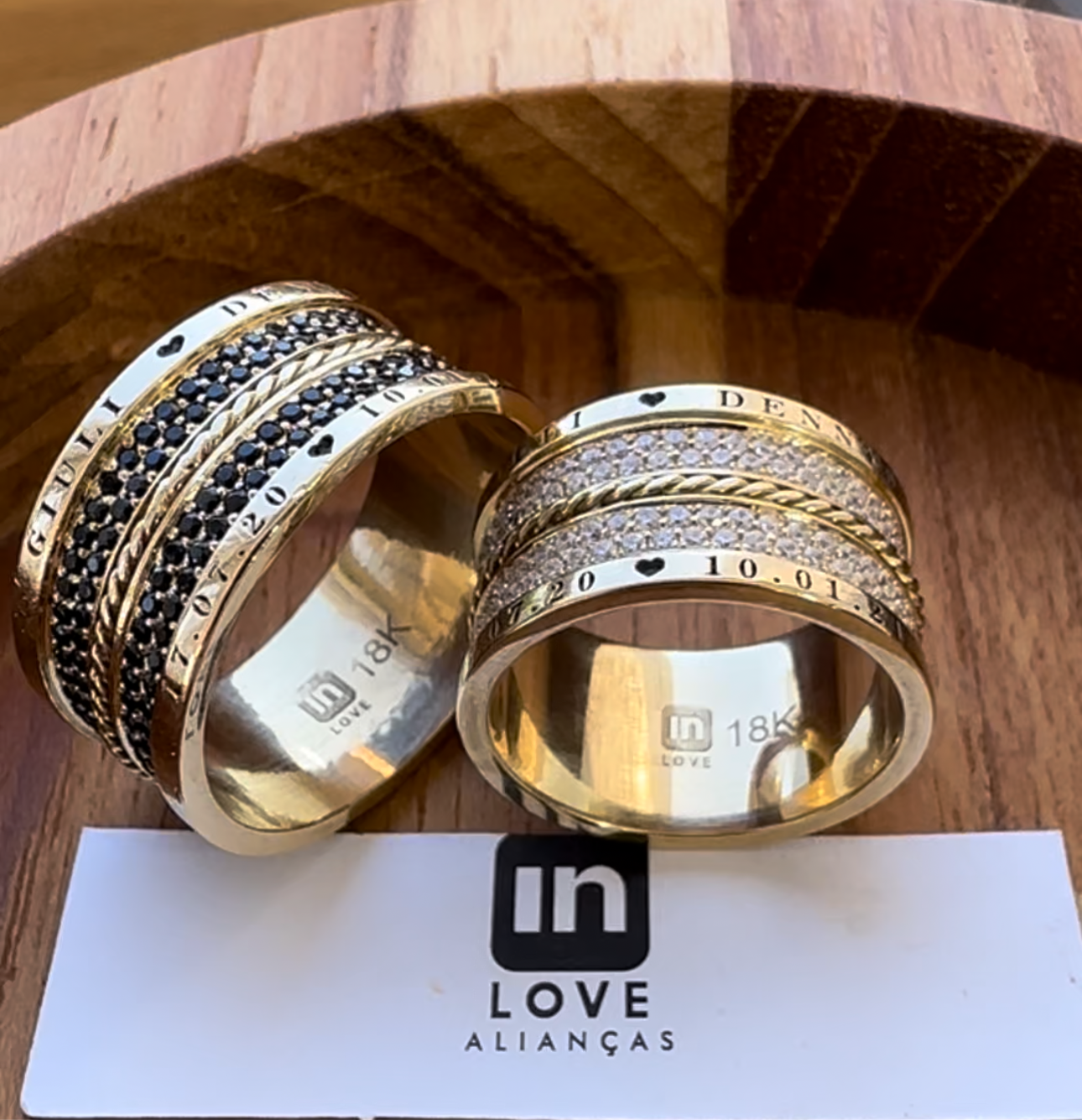 Alianças de Casamento em Ouro 18k - Modelo Desejo | 10mm | 12x R$1.249,16