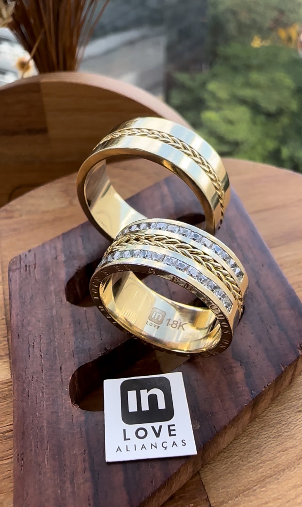 Alianças de Casamento em Ouro 18k - Modelo Anjos | 8mm | 12x R$1.408,33