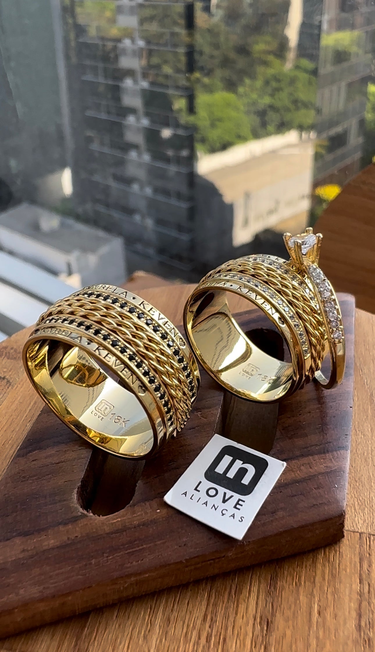 Alianças de Casamento em Ouro 18k - Modelo Data Especial | 10mm | 12x R$1.333