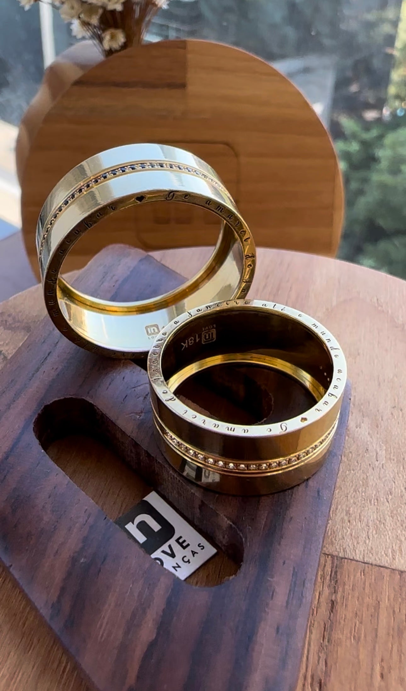 Alianças de Casamento em Ouro 18k - Modelo Joy | 10mm | 12x R$1.083