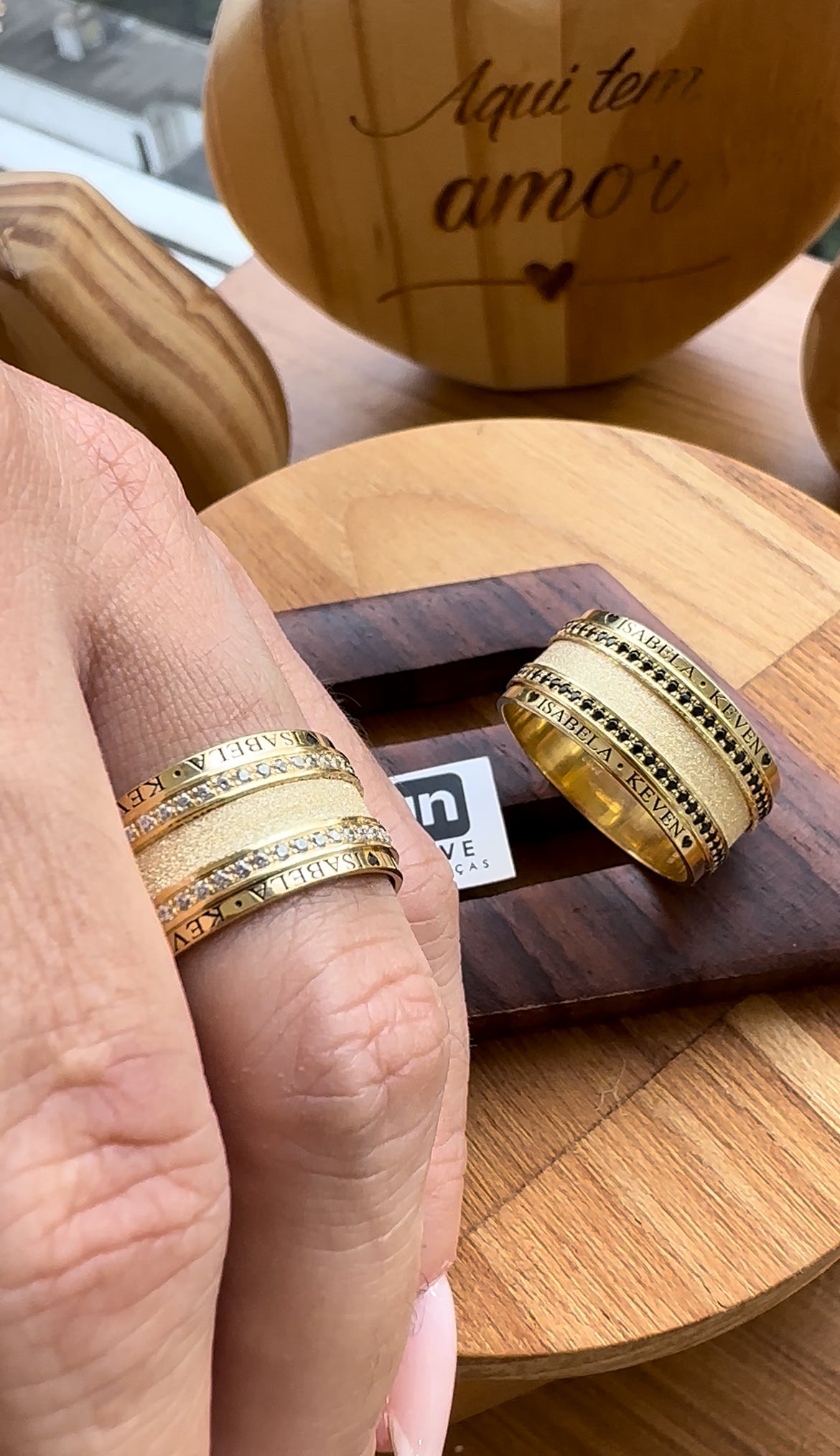 Alianças de Casamento em Ouro 18k - Modelo Quero te Encontrar | 10mm | 12x R$1.241.66