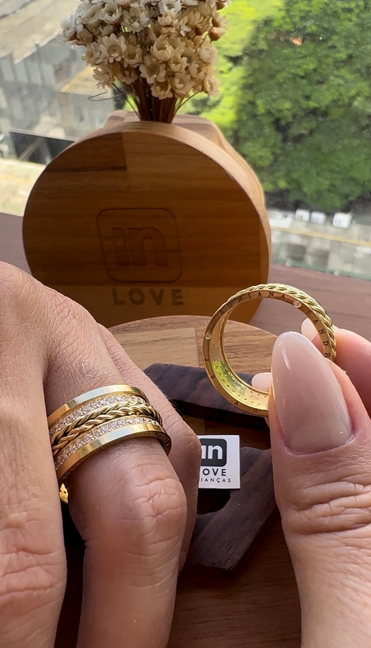 Alianças de Casamento em Ouro 18k - Modelo Nosso Santo Bateu White | 10mm | 12x R$1.723,33