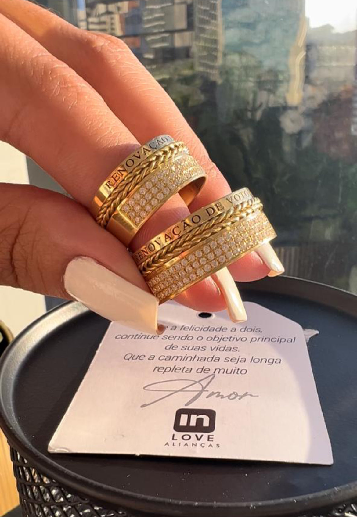 Alianças de Casamento em Ouro 18k - Modelo Renovação | 9mm | 12x R$1.390