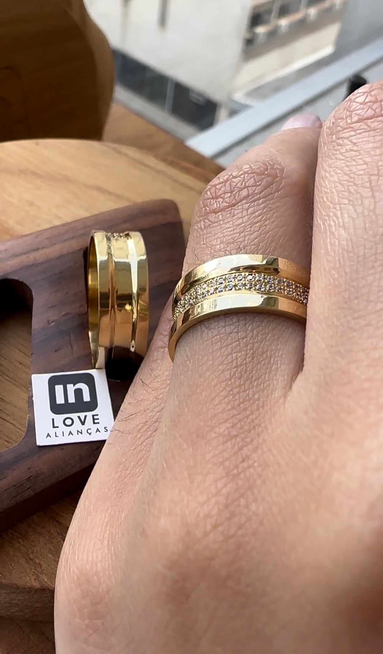 Alianças de Casamento em Ouro 18k - Modelo Capítulos | 7mm | 12x R$749