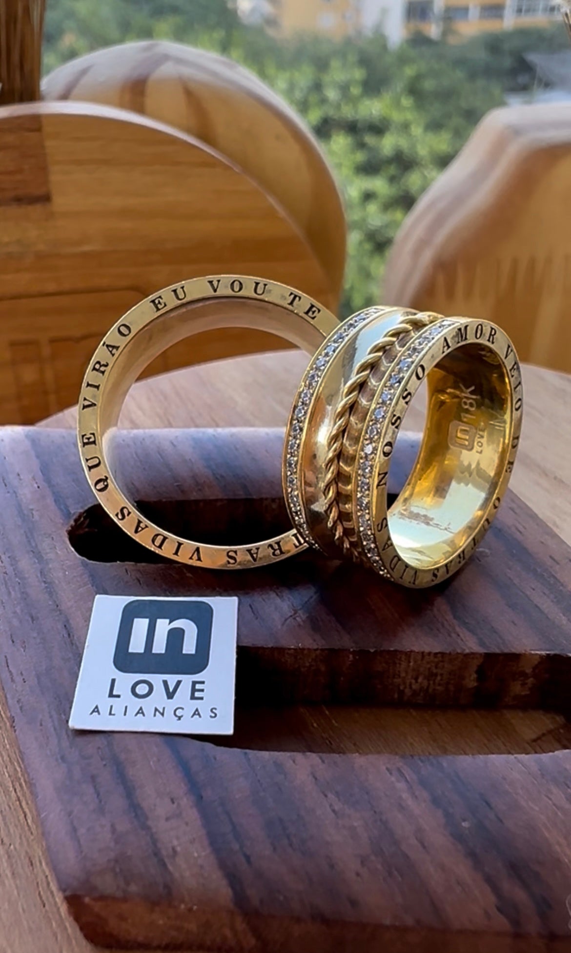 Alianças de Casamento em Ouro 18k - Modelo Ellos | 8mm | 12x R$1.666