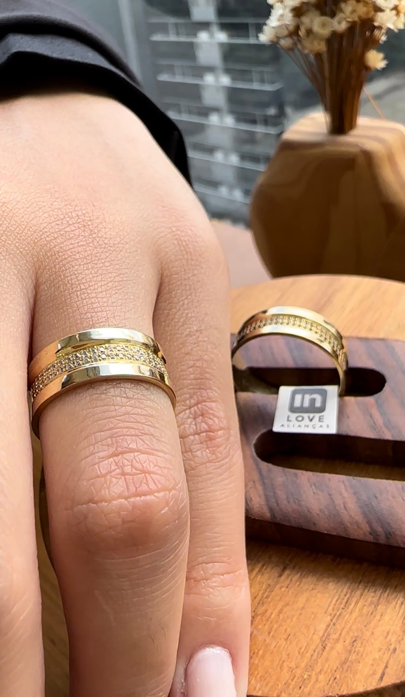 Alianças de Casamento em Ouro 18k - Modelo Capítulos | 7mm | 12x R$833