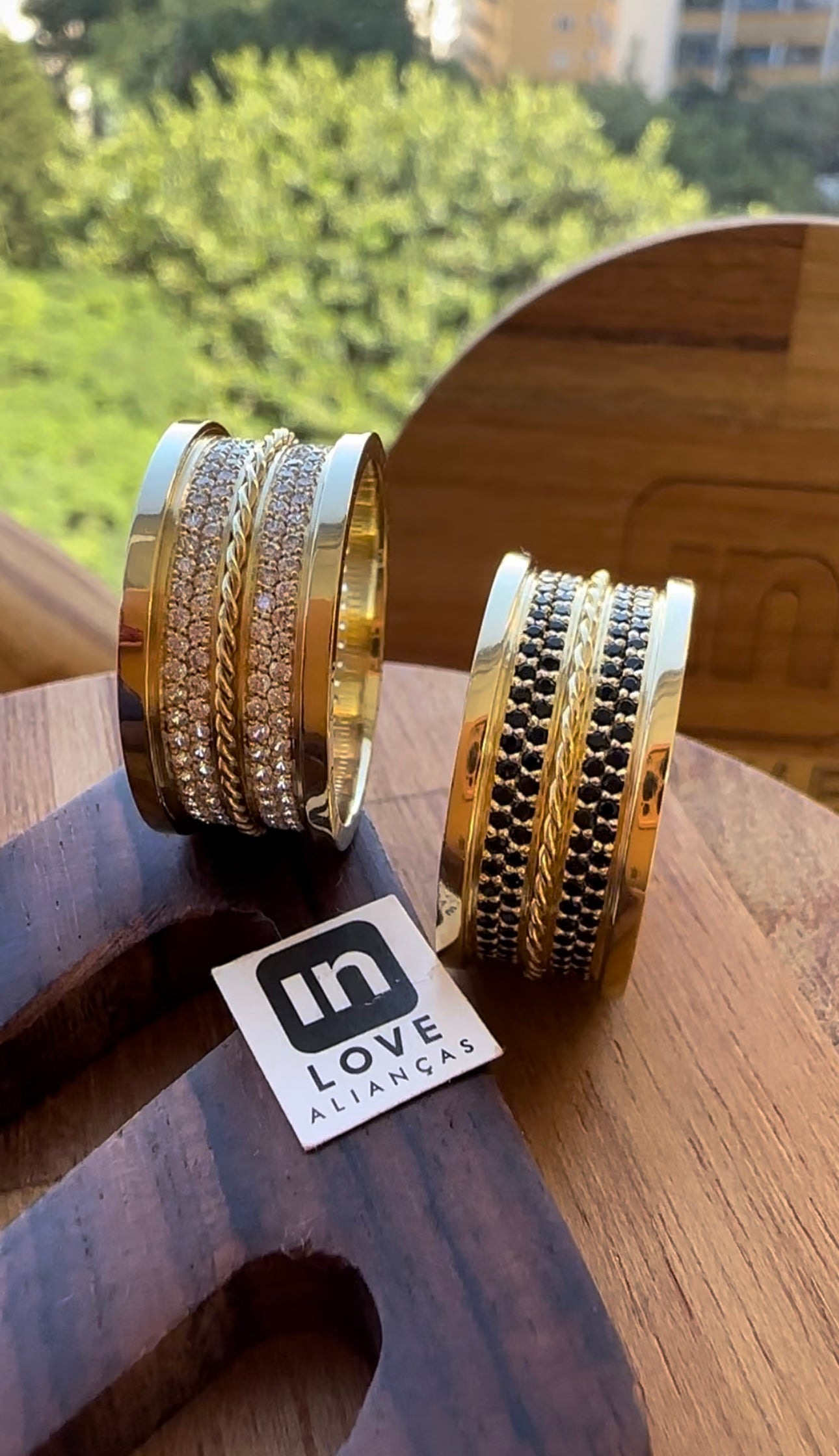 Alianças de Casamento em Ouro 18k - Modelo Desejo | 10mm | 12x R$1.249.1