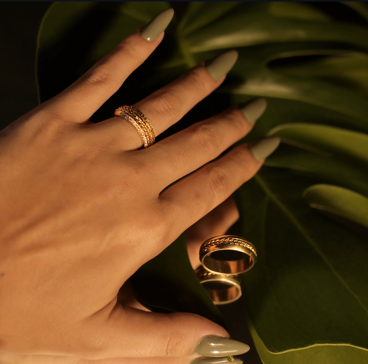 Alianças de Casamento em Ouro 18k - Modelo Trançado | 7mm | 12x R$1.140
