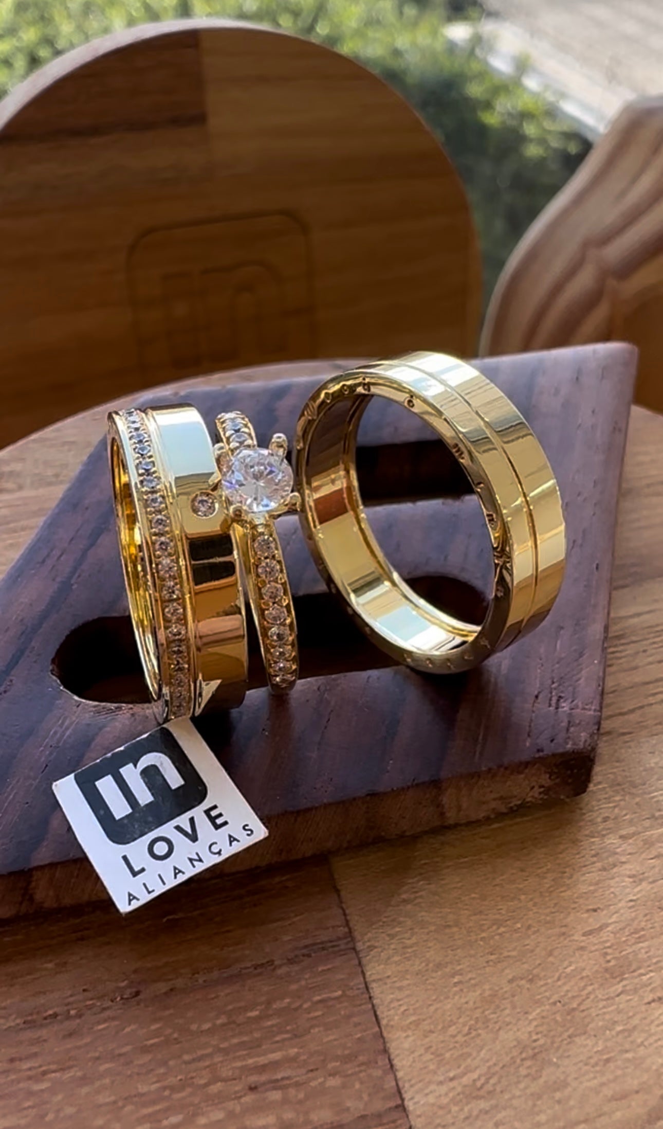 Alianças de Casamento em Ouro 18k - Modelo Lírios | 5mm | 12x R$661,66