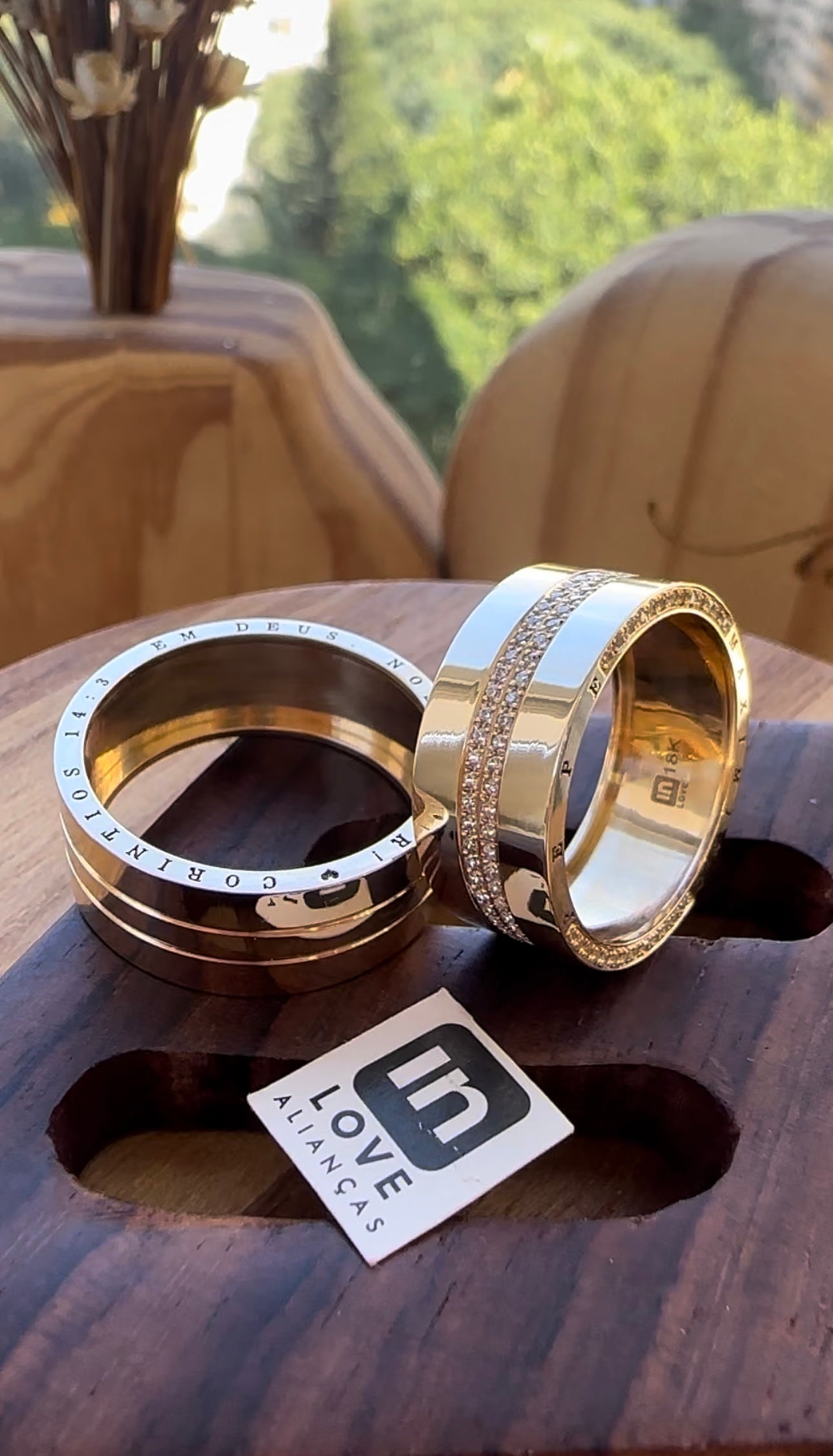 Alianças de Casamento em Ouro 18k - Modelo Carinho | 8mm | 12x R$946,66