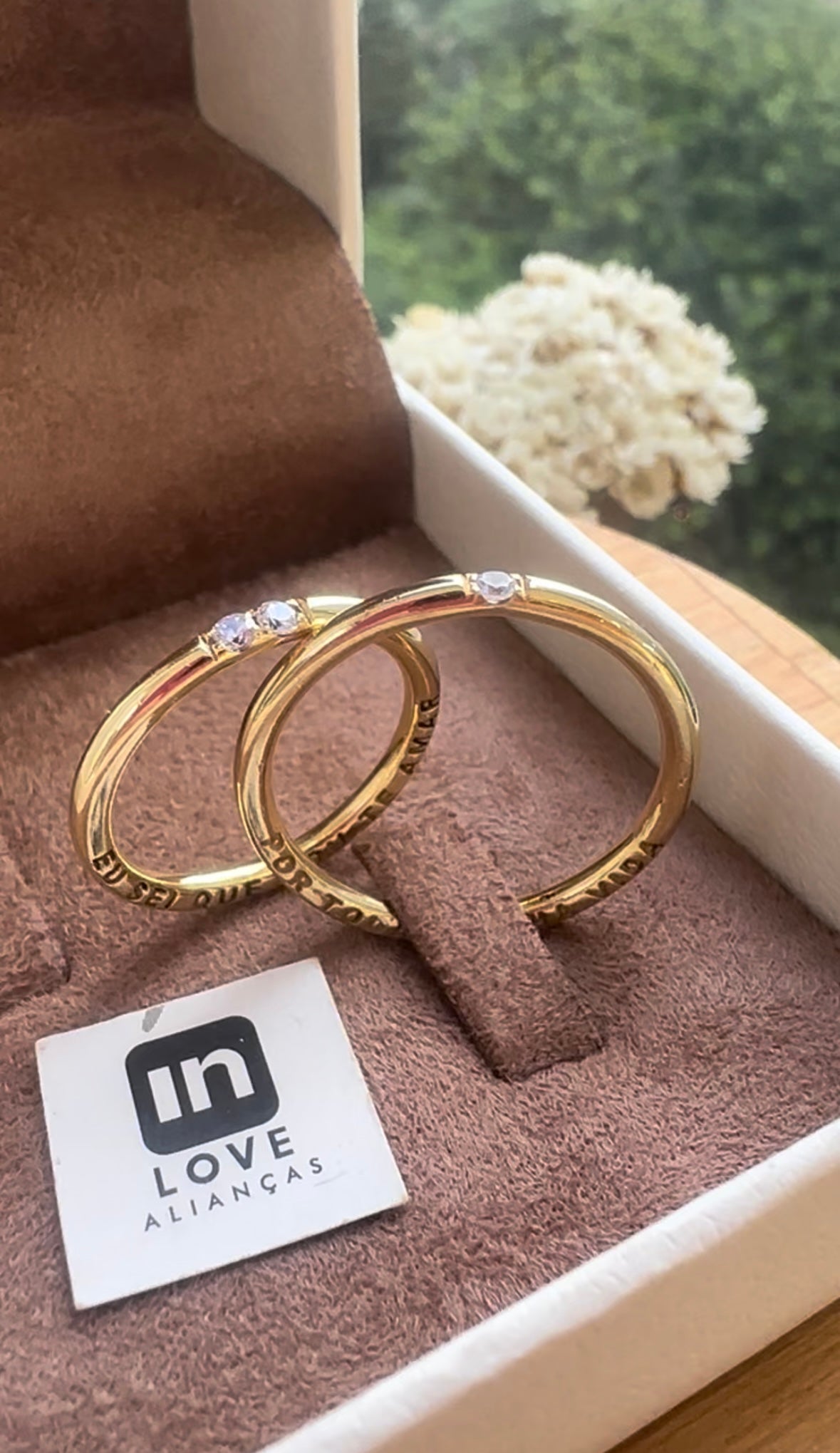 Par de Alianças em Ouro 18k - Modelo Sinais | 2mm | 12x R$599