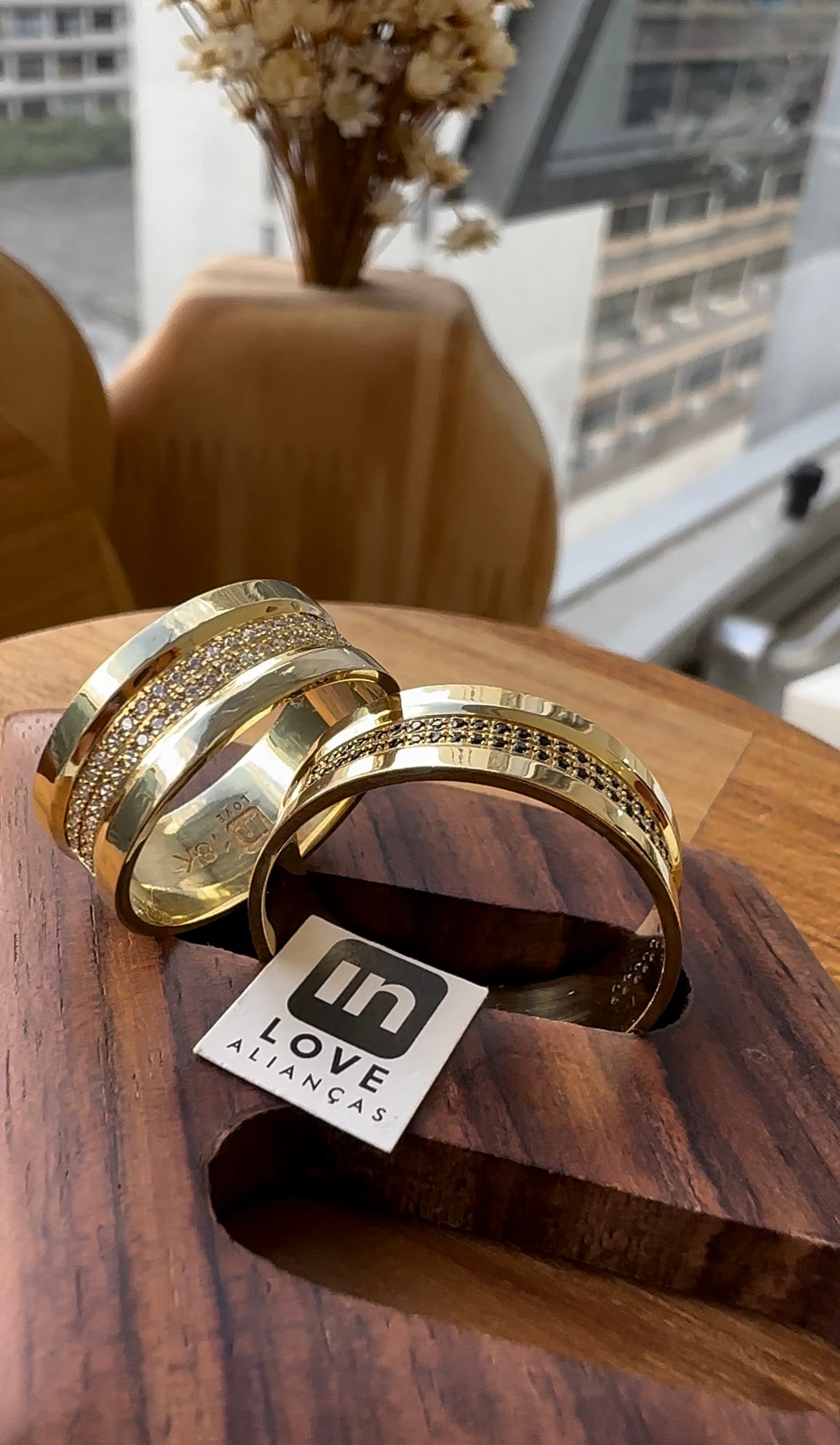 Alianças de Casamento em Ouro 18k - Modelo Capítulos | 7mm | 12x R$833
