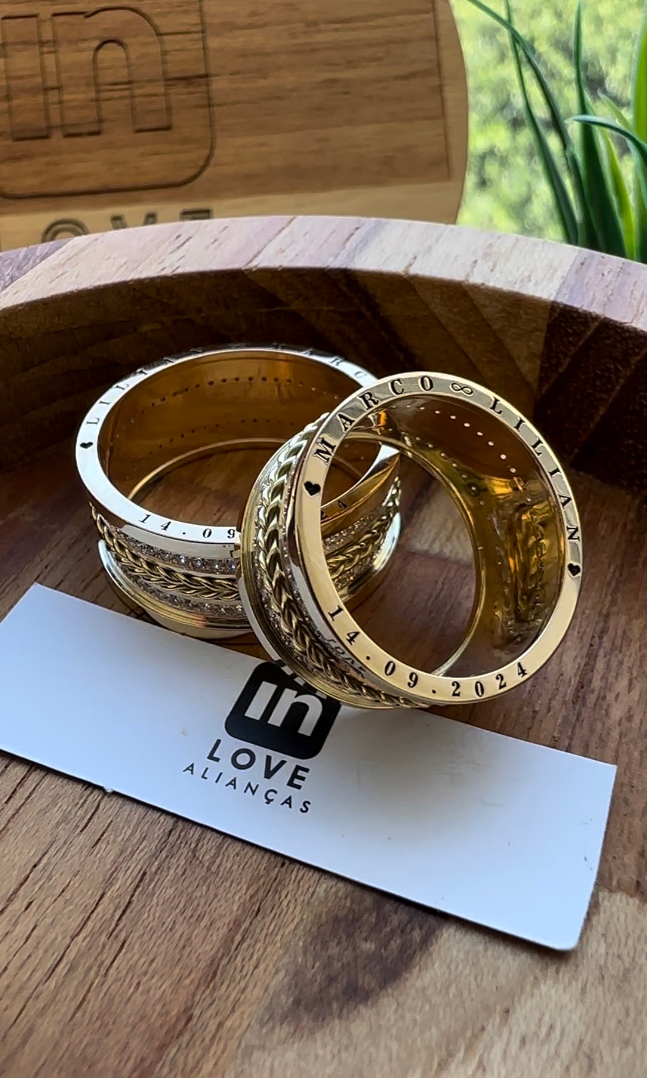 Par de Alianças em Ouro 18k - Modelo Nosso Santo Bateu | 10mm | 12x R$1.899.