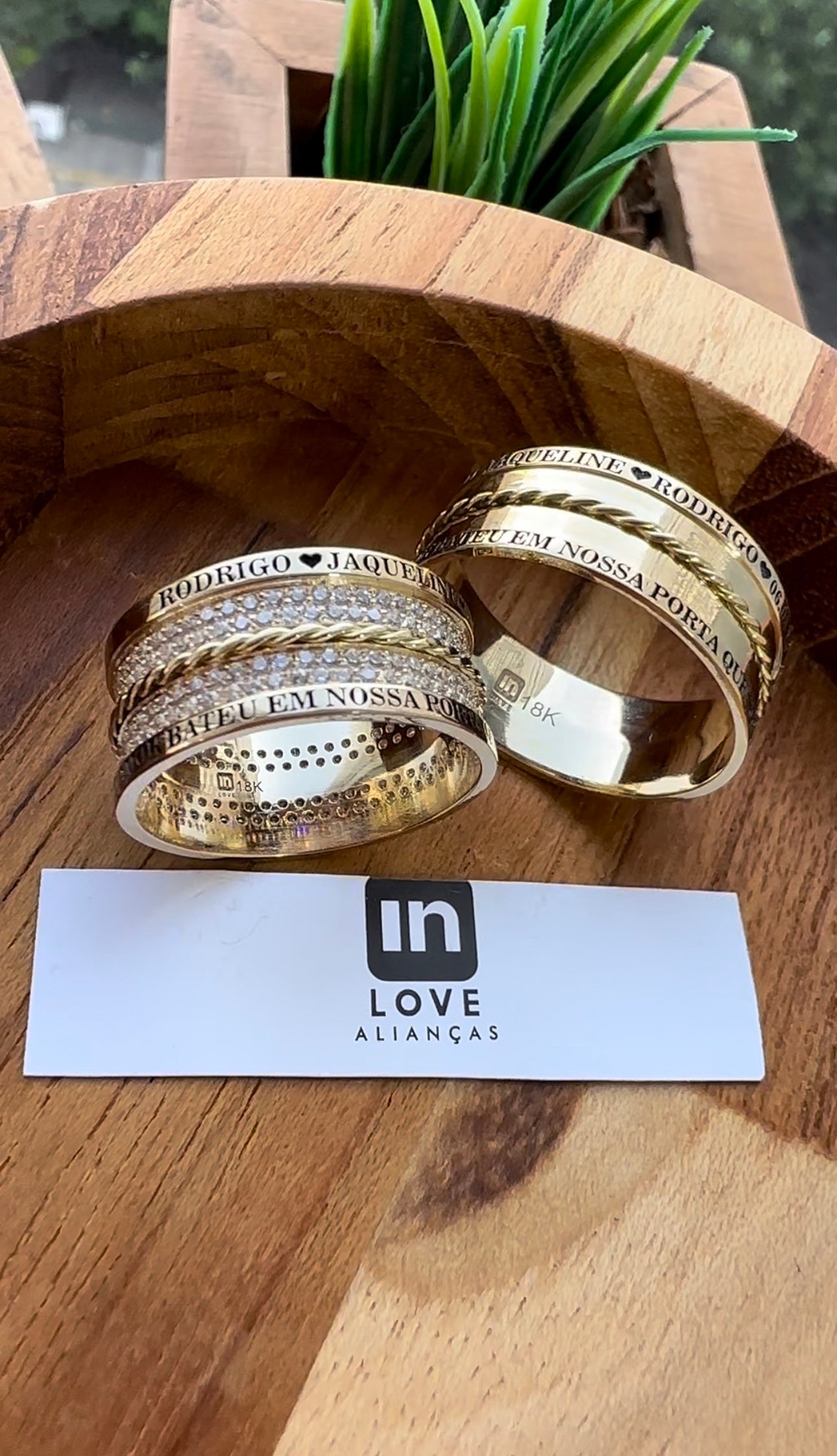 Par de Alianças em Ouro 18k - Modelo Desejo One | 9mm | 12x R$1.399.