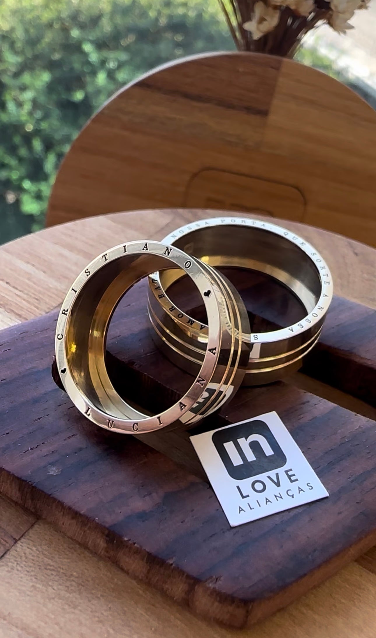 Alianças de Casamento em Ouro 18k - Modelo Joy | 8mm | 12x R$941,66
