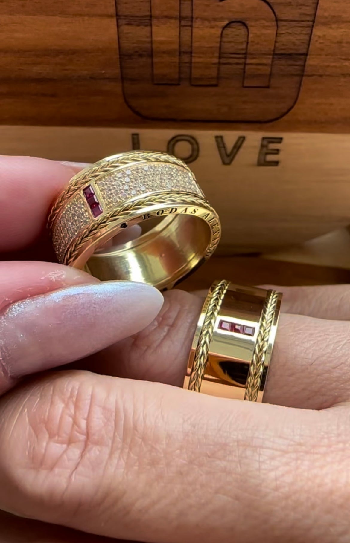 Alianças de Casamento em Ouro 18k - Modelo Fidelidade | 10mm | 12x R$2.115