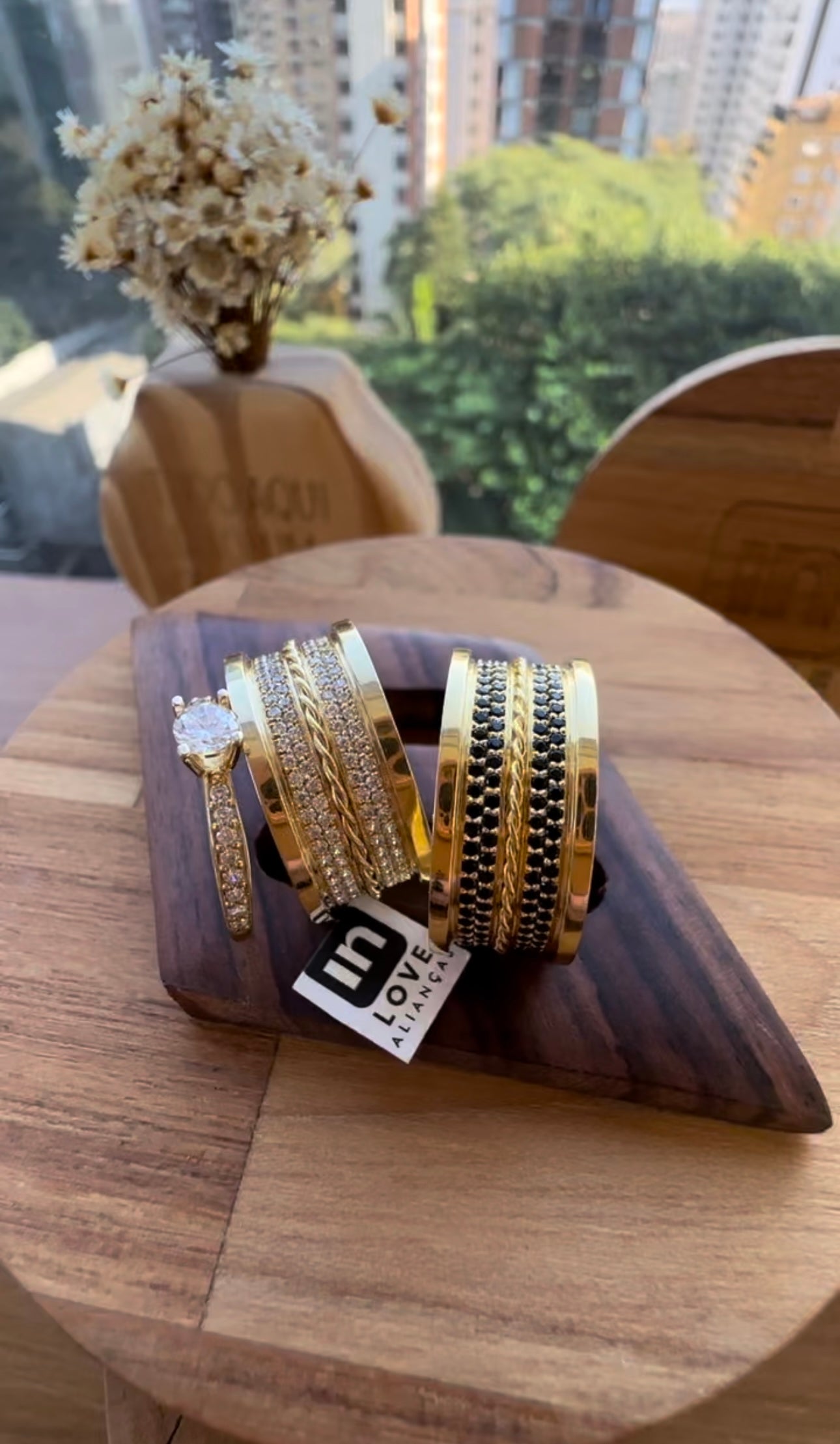 Alianças de Casamento em Ouro 18k - Modelo Desejo | 10mm | 12x R$1.249.1