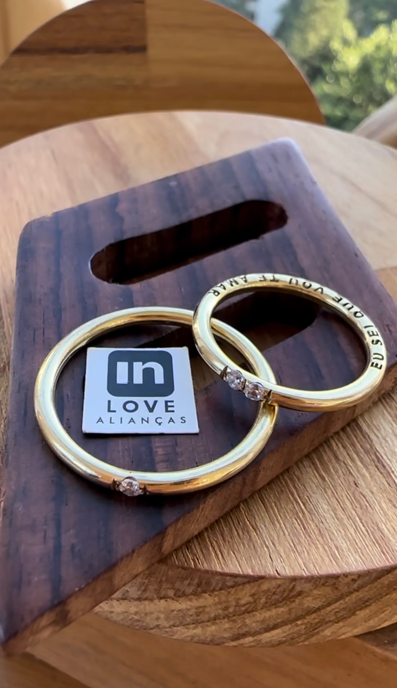 Alianças de Casamento em Ouro 18k - Modelo Sinais | 2mm | 12x R$499,16