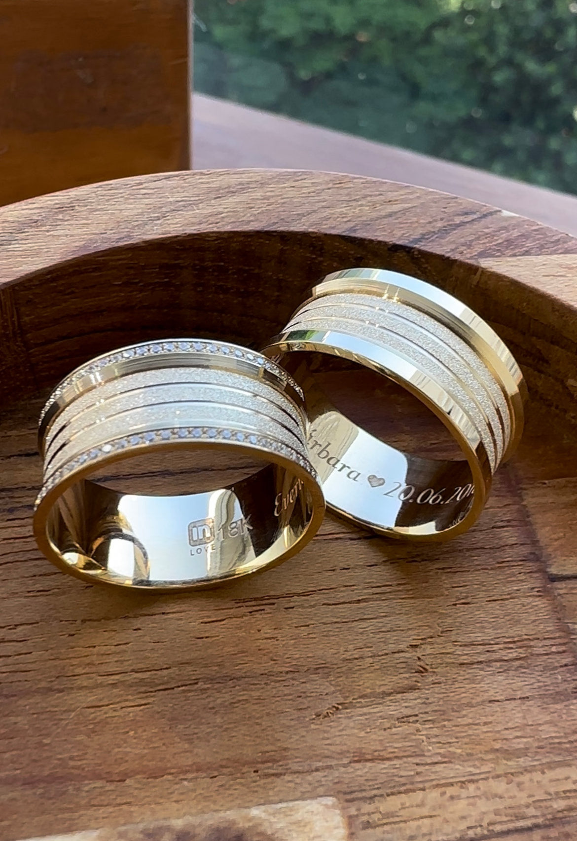 Alianças de Casamento em Ouro 18k - Modelo Paraíso | 9mm | 12x R$790