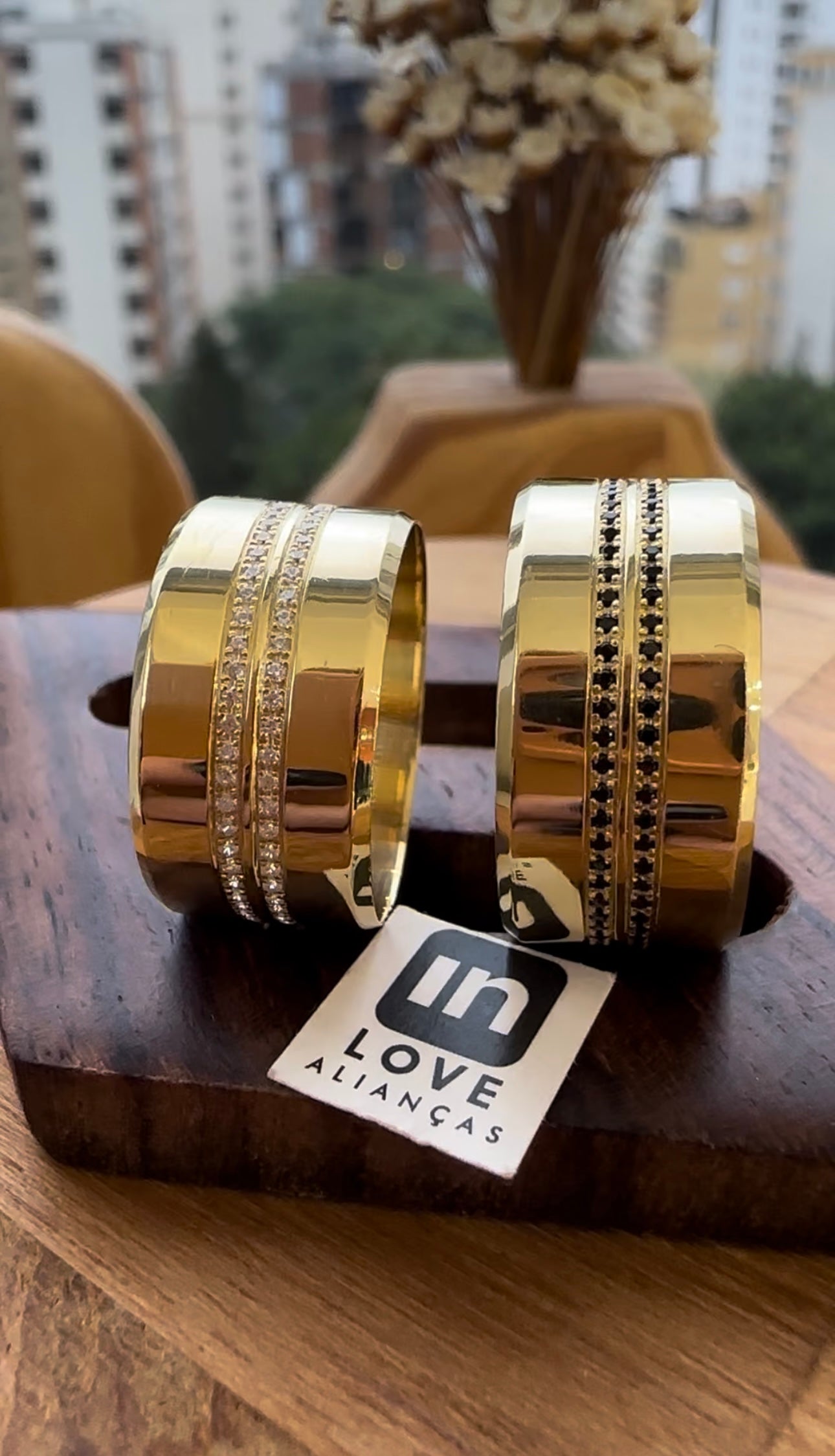 Alianças de Casamento em Ouro 18k - Modelo Meu Sorriso | 10mm | 12x R$833,00