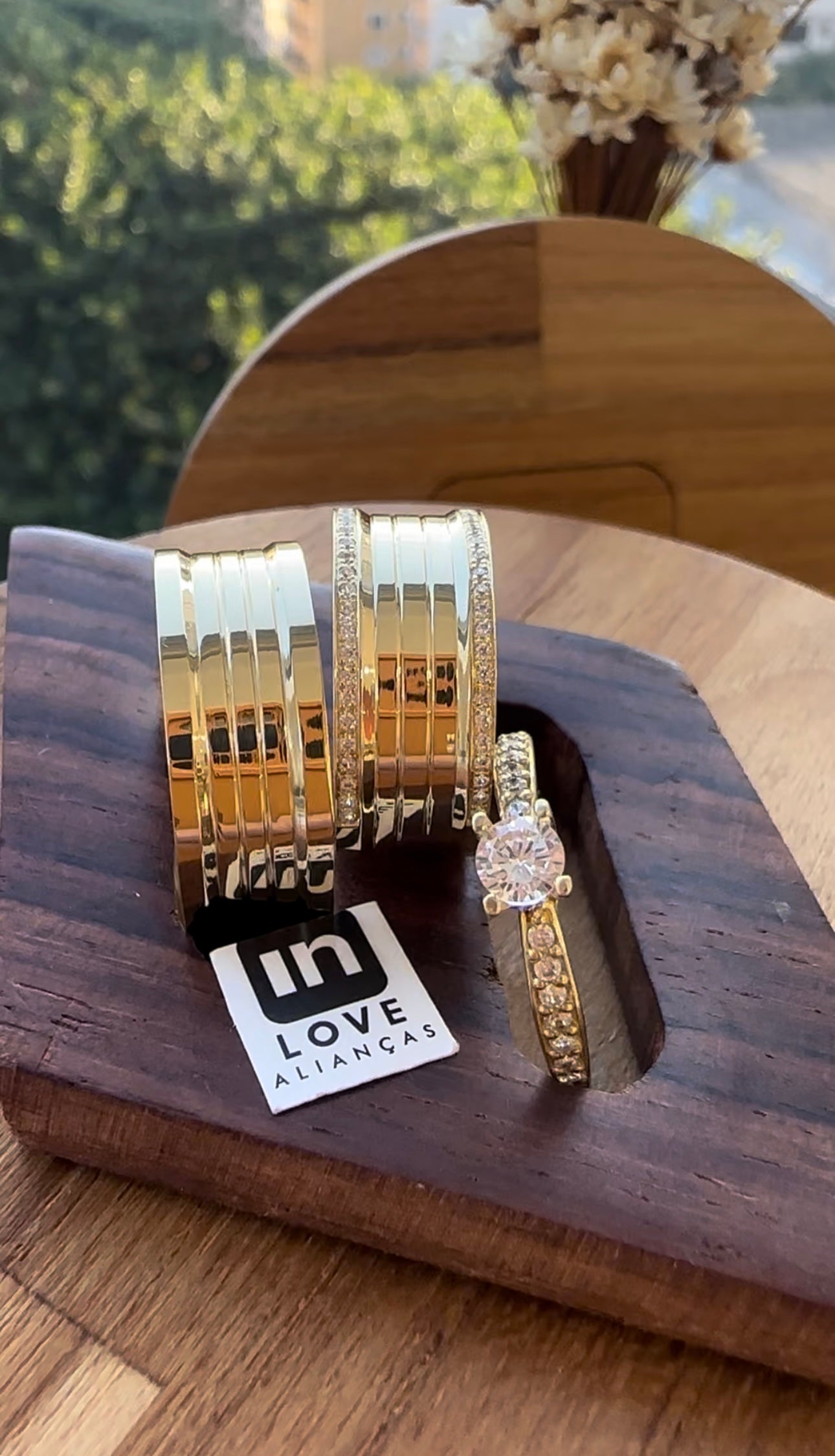 Alianças de Casamento em Ouro 18k - Modelo Paraíso | 8mm | 12x R$582,50