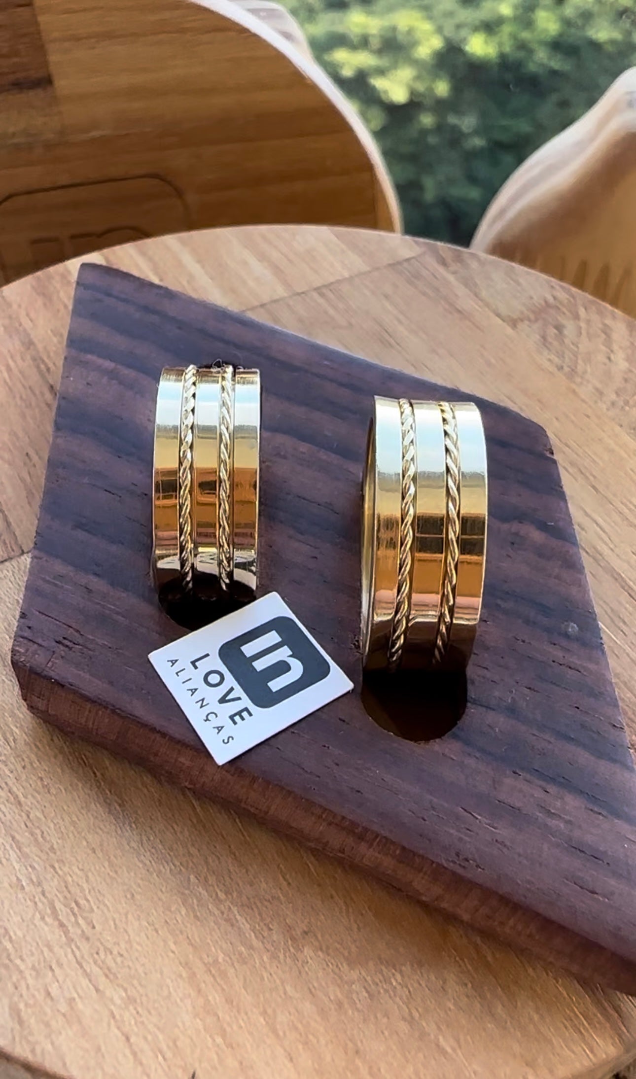 Alianças de Casamento em Ouro 18k - Modelo Momentos | 8mm | 12x R$806,66