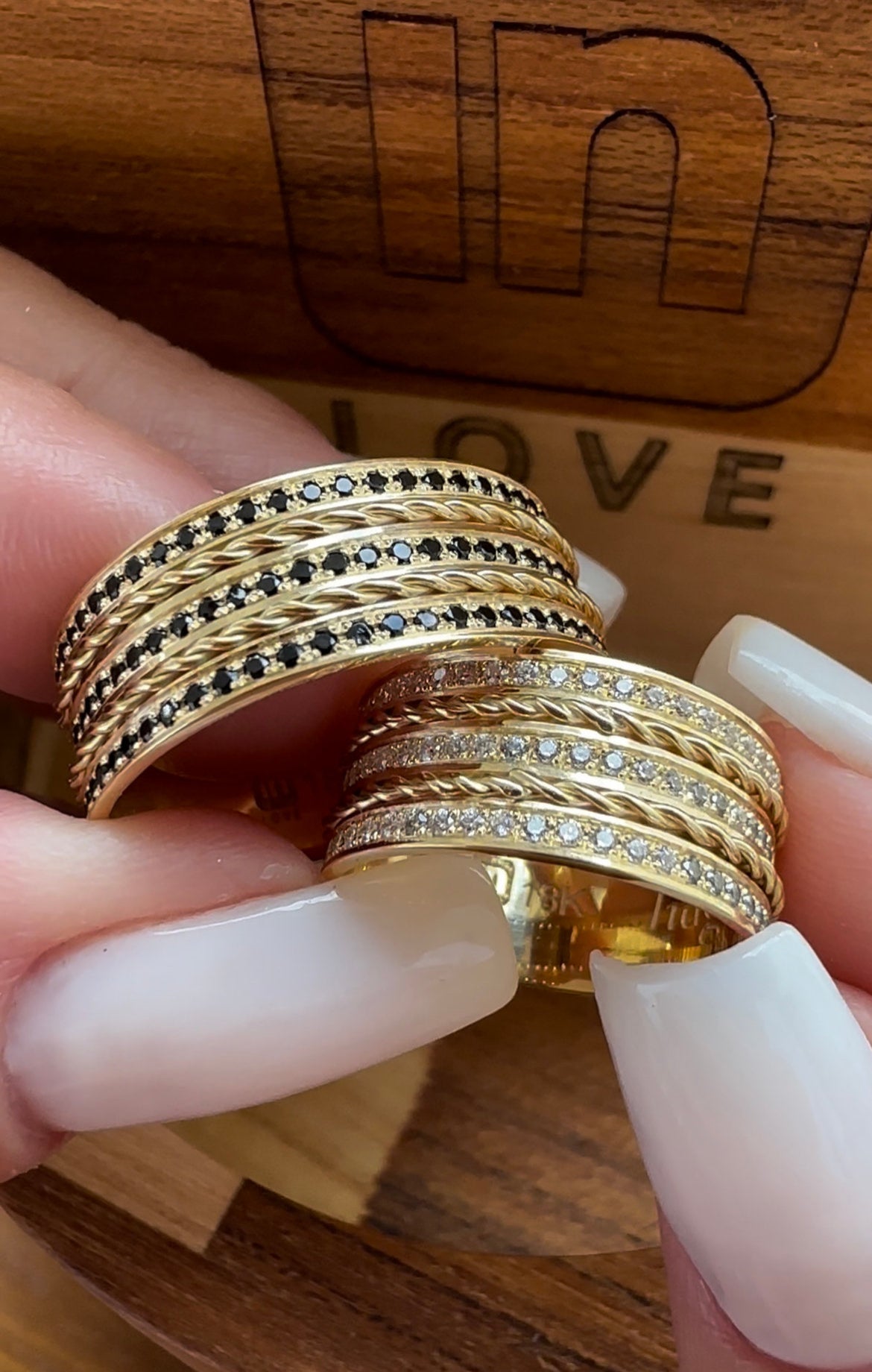 Alianças de Casamento em Ouro 18k - Modelo Momentos Duo | 8mm | 12x R$1.106,66