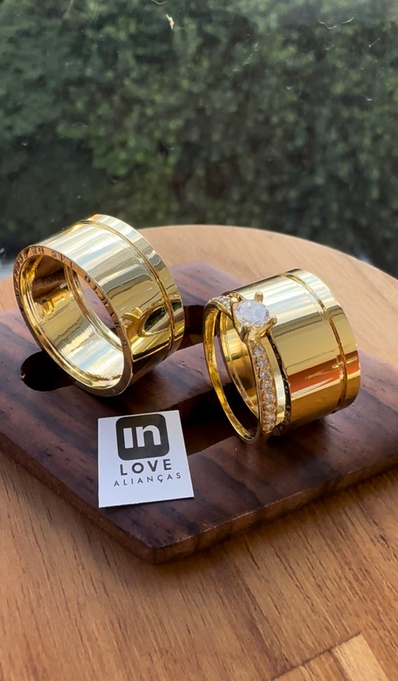 Alianças de Casamento em Ouro 18k - Modelo Afago | 10mm | 12x R$916