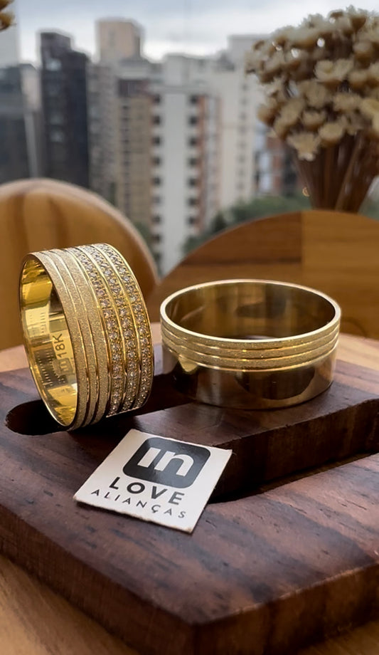 Alianças de Casamento em Ouro 18k - Modelo Felicidade | 8mm | 12x R$583