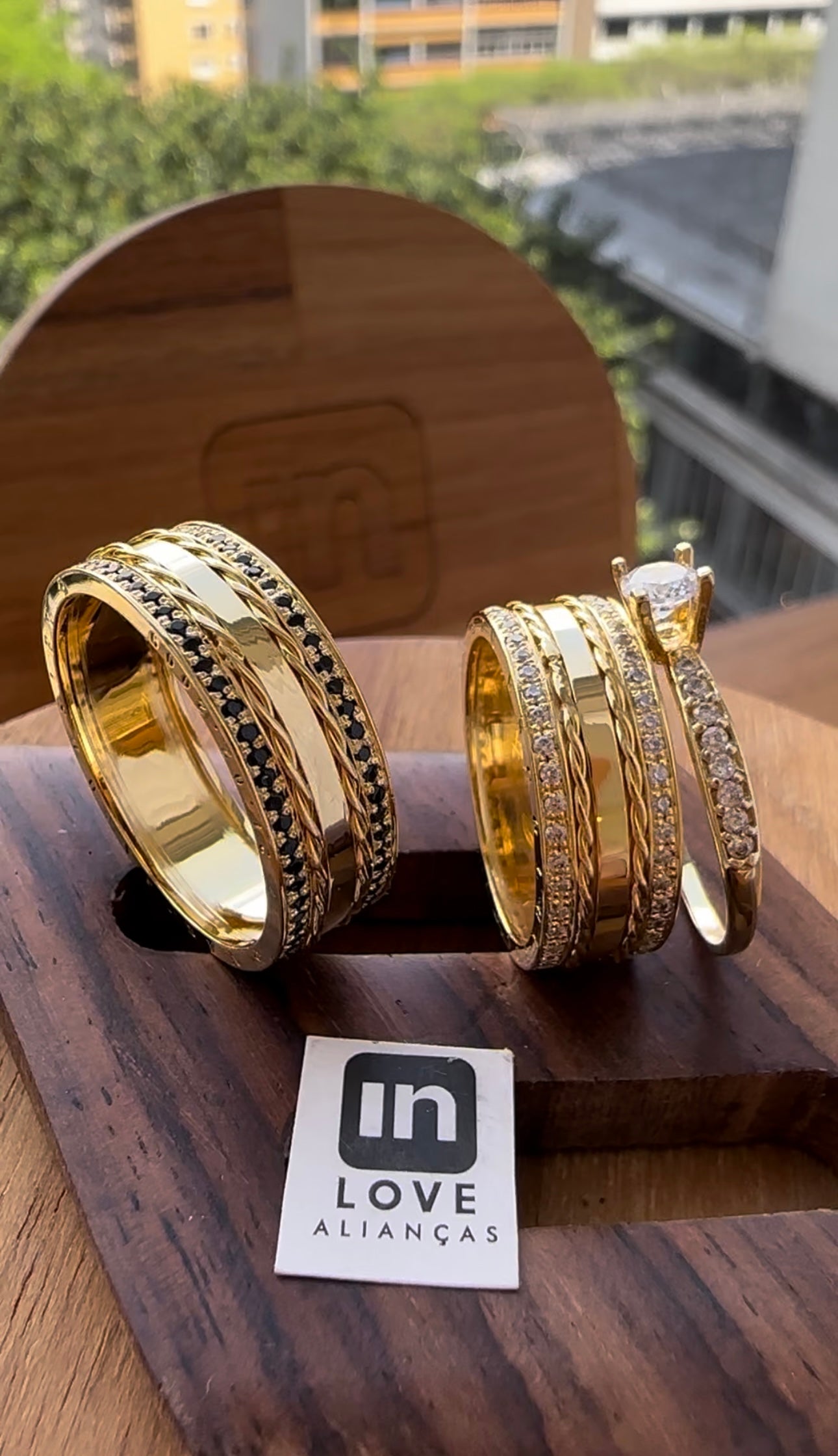 Alianças de Casamento em Ouro 18k - Modelo Momentos | 7mm | 12x R$833
