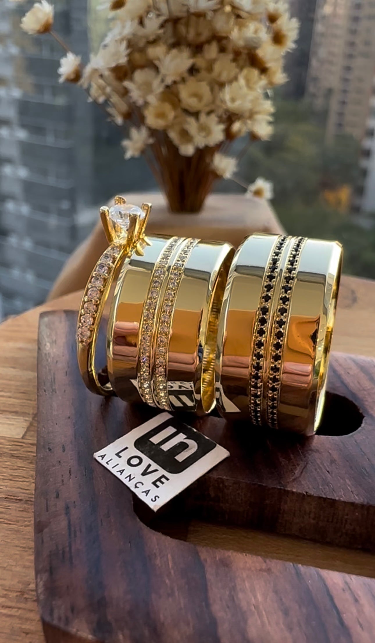 Alianças de Casamento em Ouro 18k - Modelo Meu Sorriso | 10mm | 12x R$833,00
