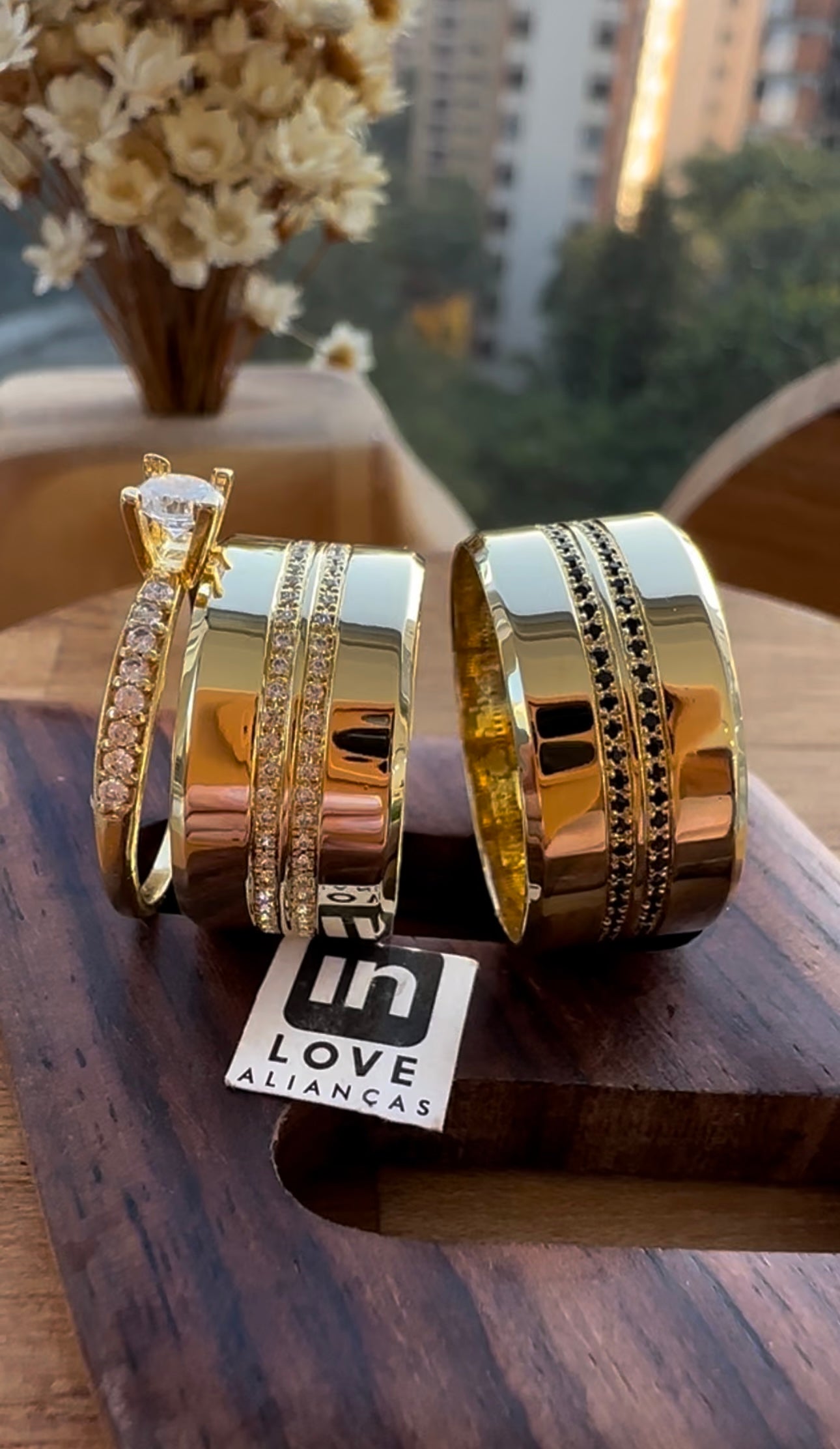 Alianças de Casamento em Ouro 18k - Modelo Meu Sorriso | 10mm | 12x R$833,00