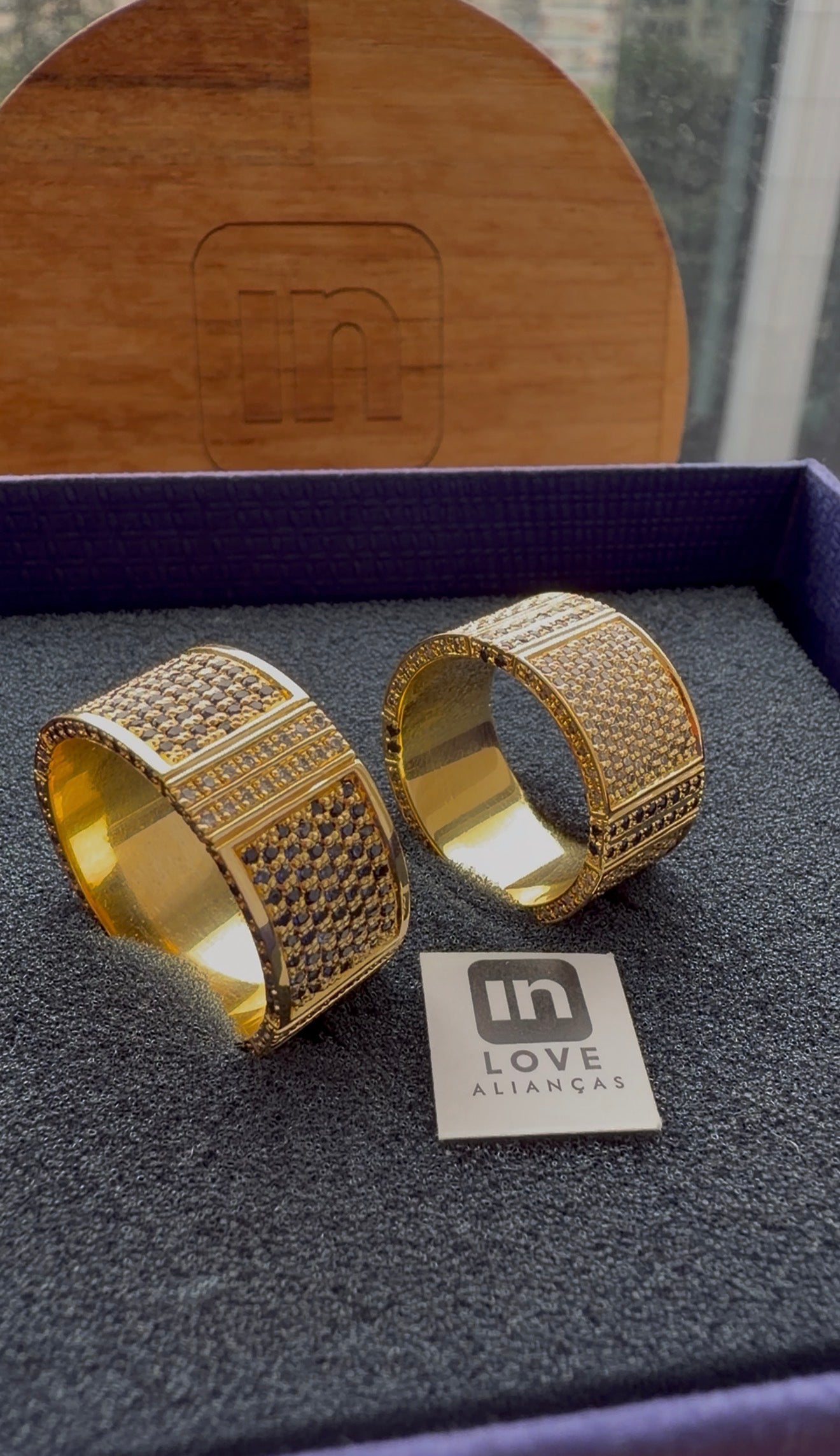 Par de Alianças em Ouro 18k - Modelo Eu Amo Você | 10mm | 12x R$2.999