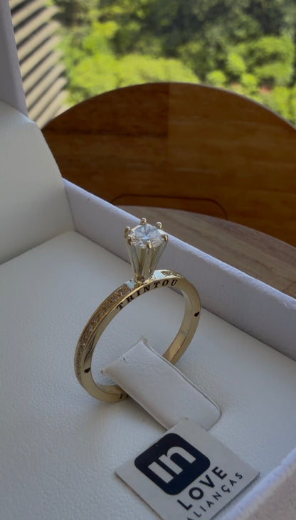 Anel Solitário Momenti em Ouro 18k - 12x R$269,00