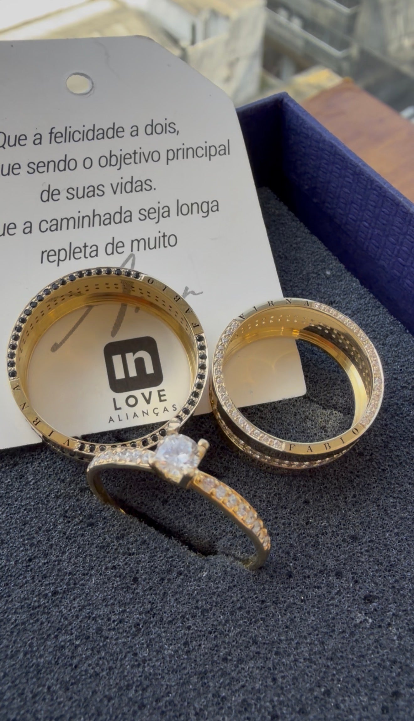 Par de Alianças em Ouro 18k - Modelo Carinho Duo | 8mm | 12x R$1.199.