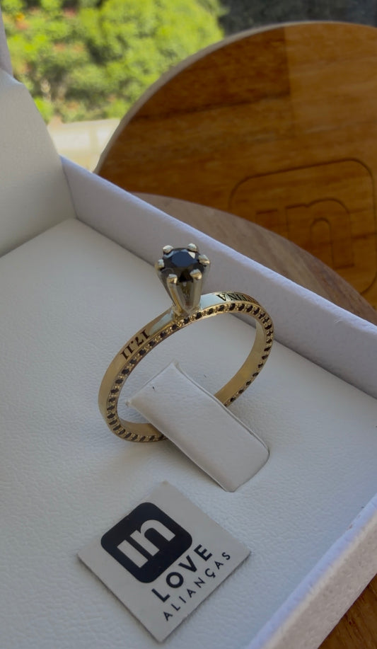 Anel Solitário Storie em Ouro 18k - 12x R$208