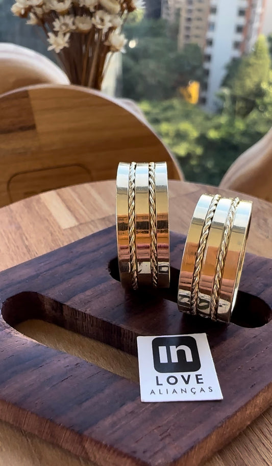 Alianças de Casamento em Ouro 18k - Modelo Momentos | 8mm | 12x R$806,66